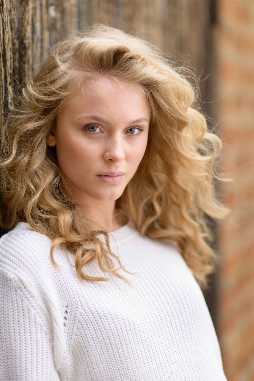 854x1280 Zara Larsson iPhone Wallpaper