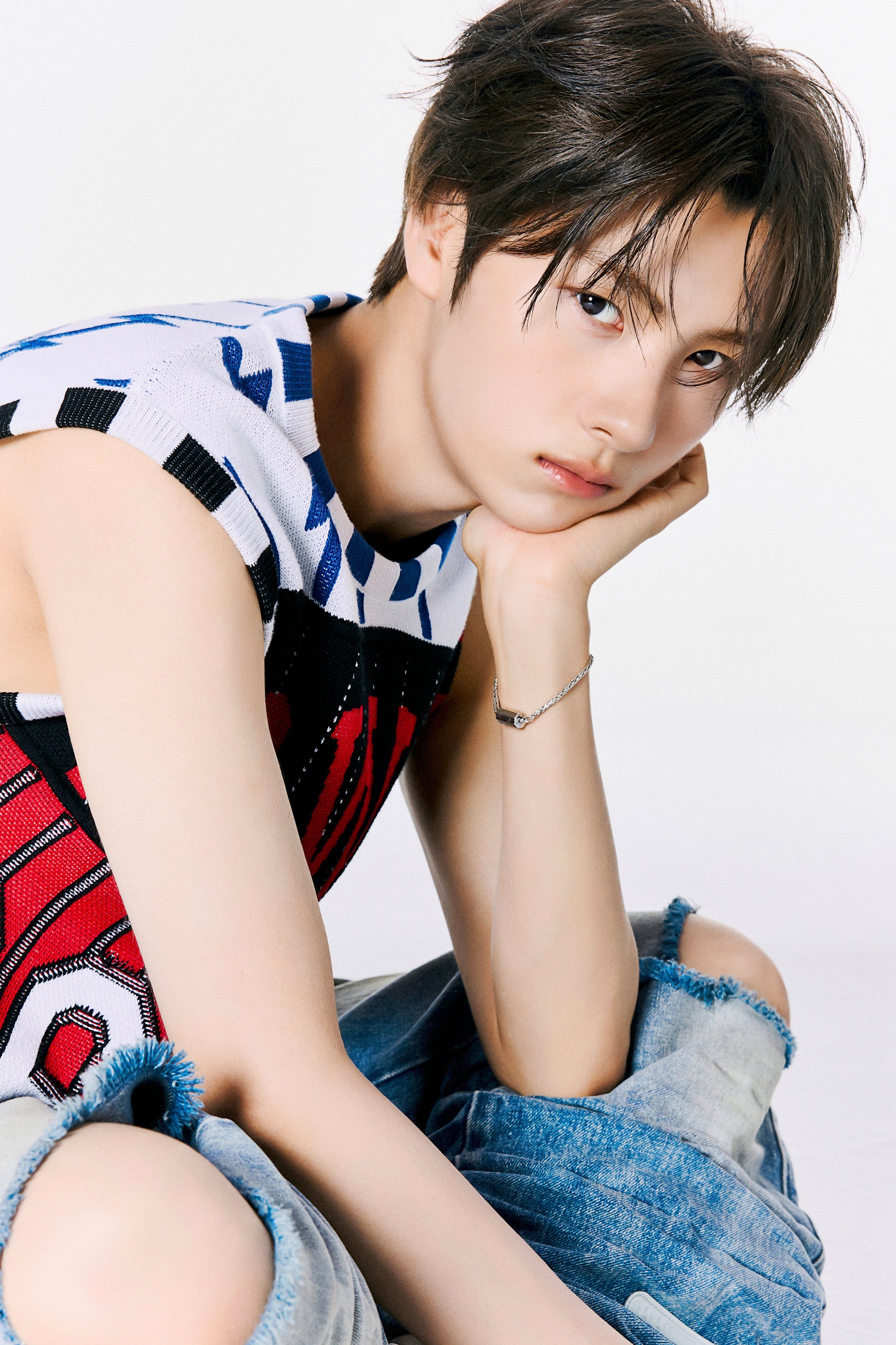 2731x4096 Shinyu's Cozy Blue TWS “To Us” Phone Wallpaper
