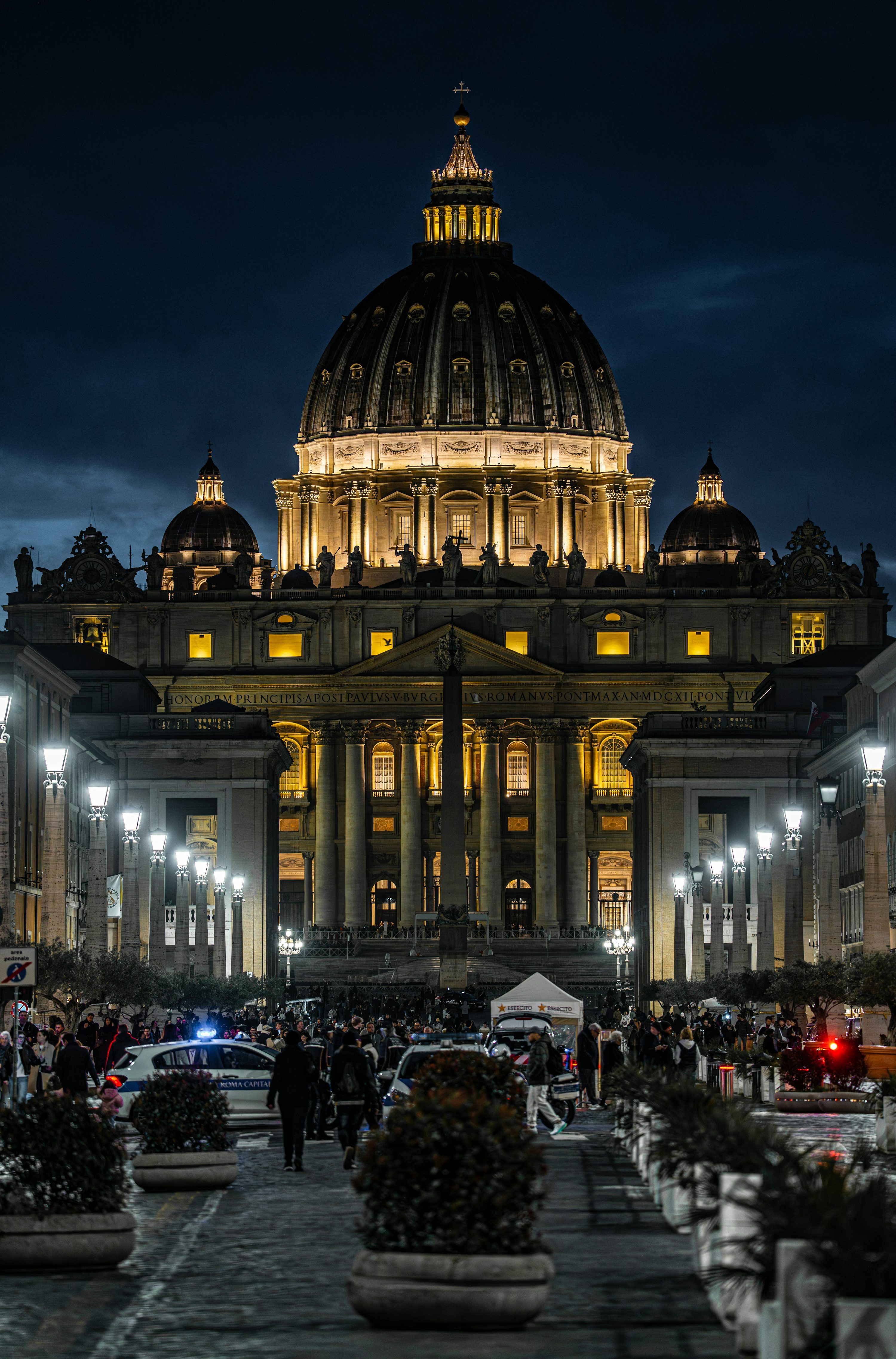 3000x4551 St. peter's basilica illuminated at night with a dark sky