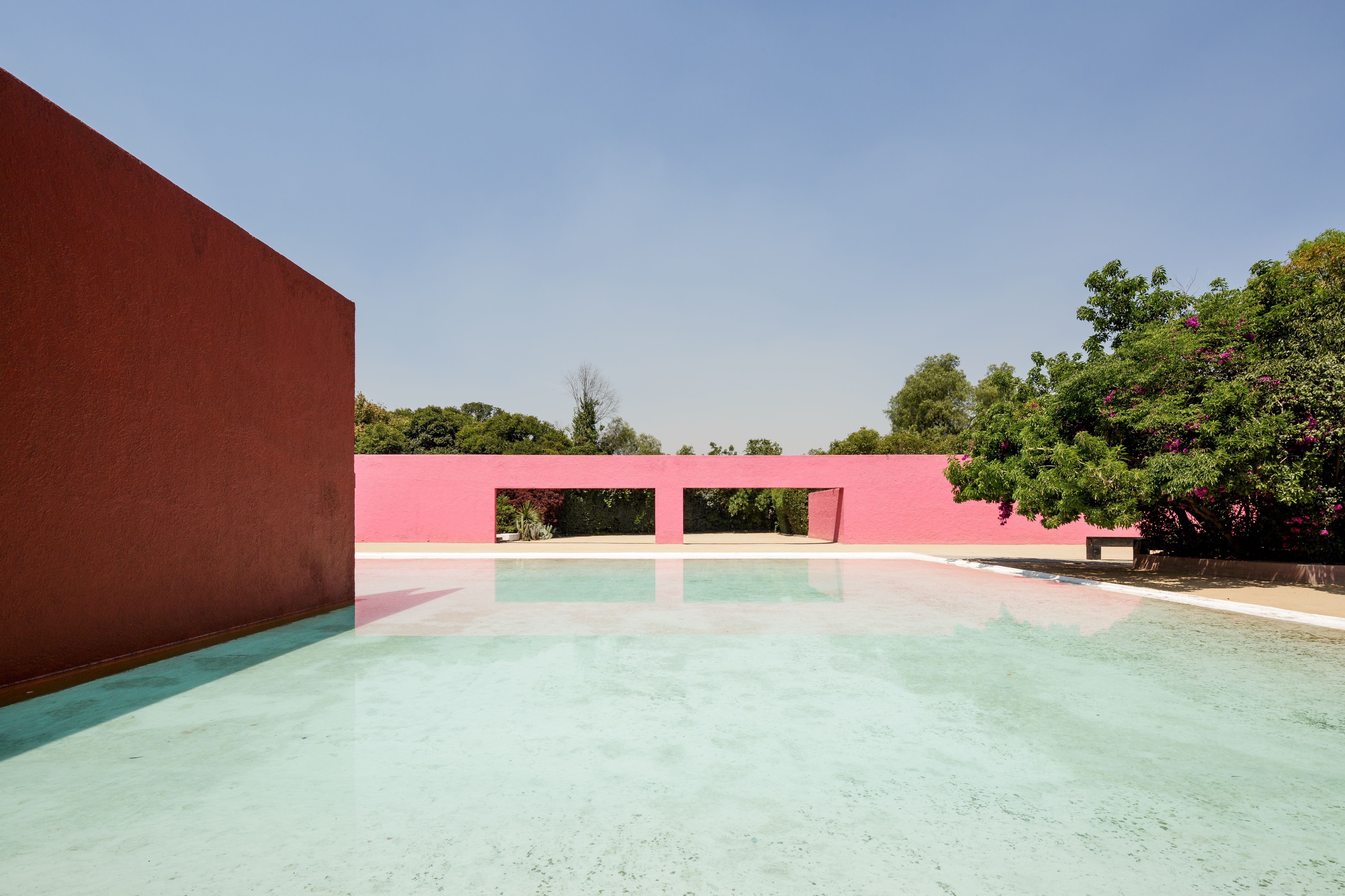 5760x3840 A Luis Barragán exhibition is set in iconic La Cuadra. Wallpaper*