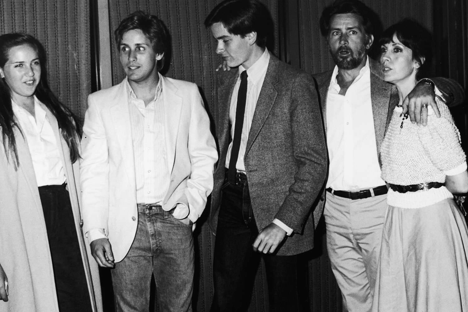 1500x1000 Download Martin Sheen Family Black And White Vintage Photograph Wallpaper