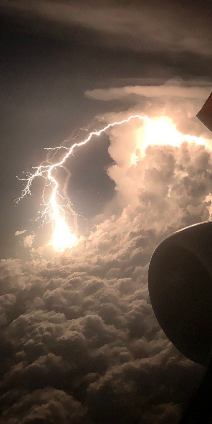 720x1440 Sky Aesthetic and Scenery Wallpaper: 30 Surreal Photo. Viral photo for tiktok, Aesthetic storm wallpaper