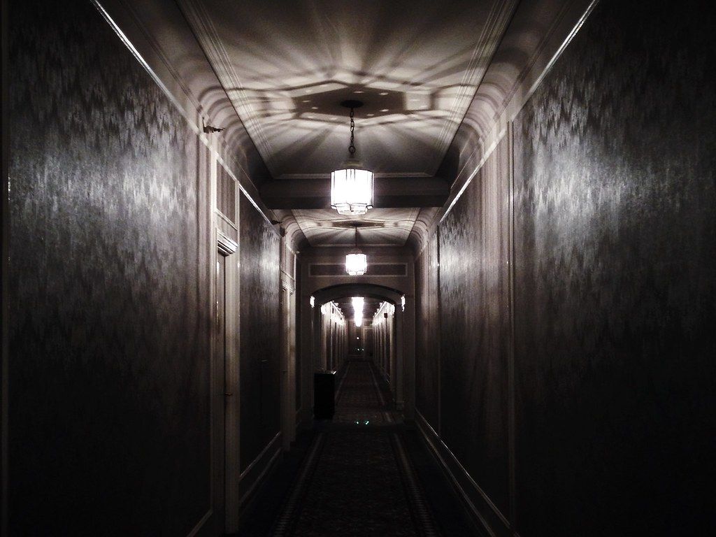 1024x768 haunted hotel hallways