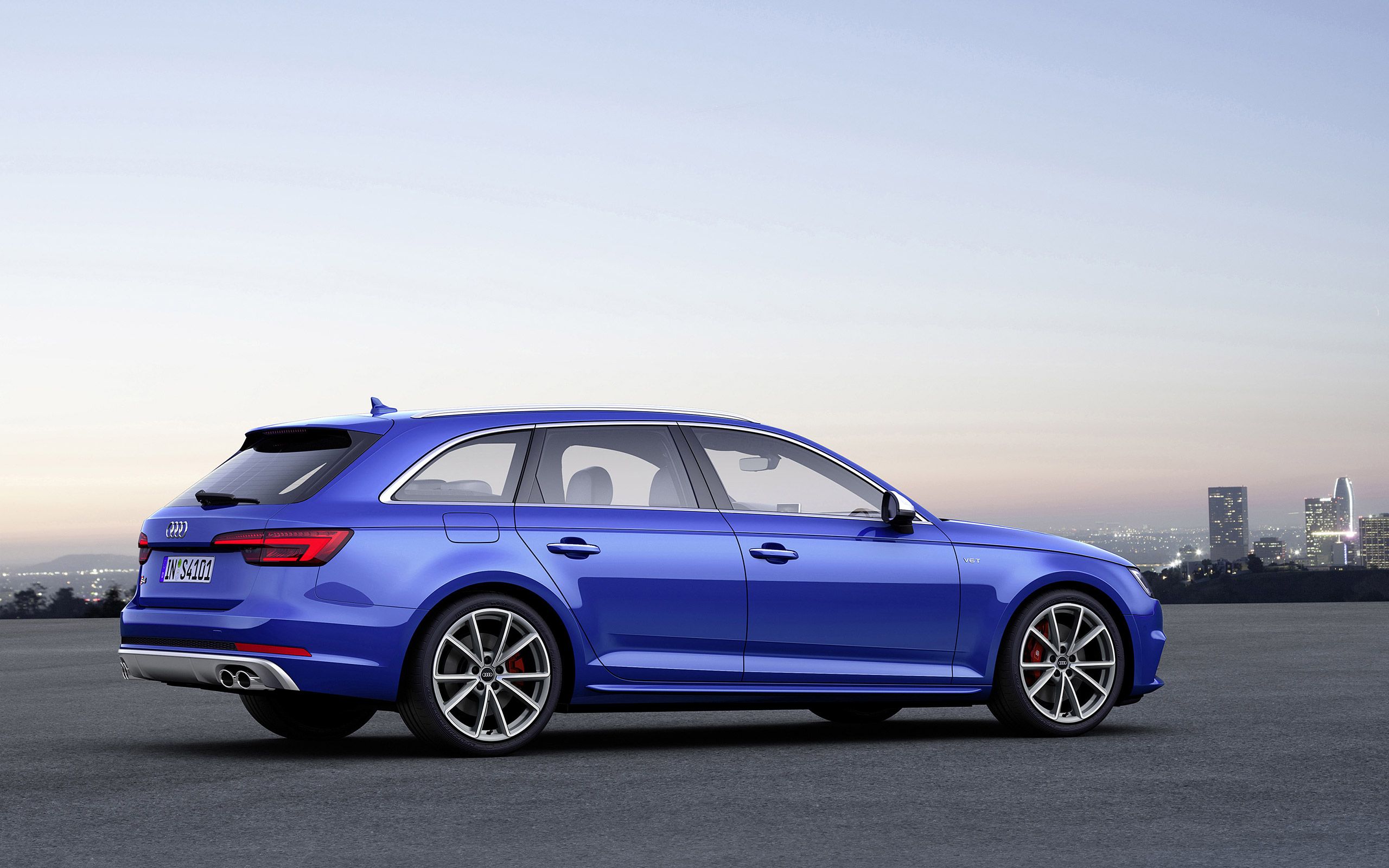 2560x1600 Audi S4 Avant Wallpaper