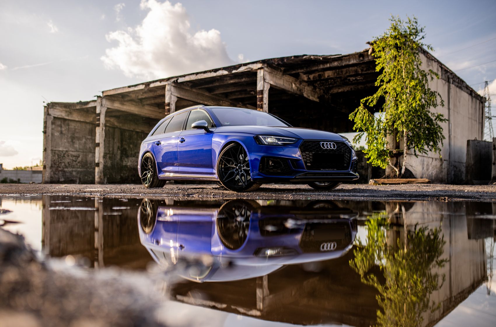 1700x1121 AUDI RS4
