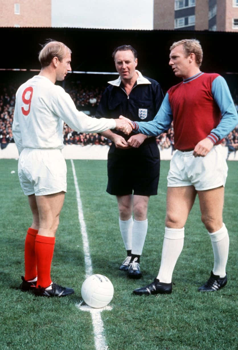 836x1227 Download Bobby Charlton Bobby Moore Handshake Photography Wallpaper