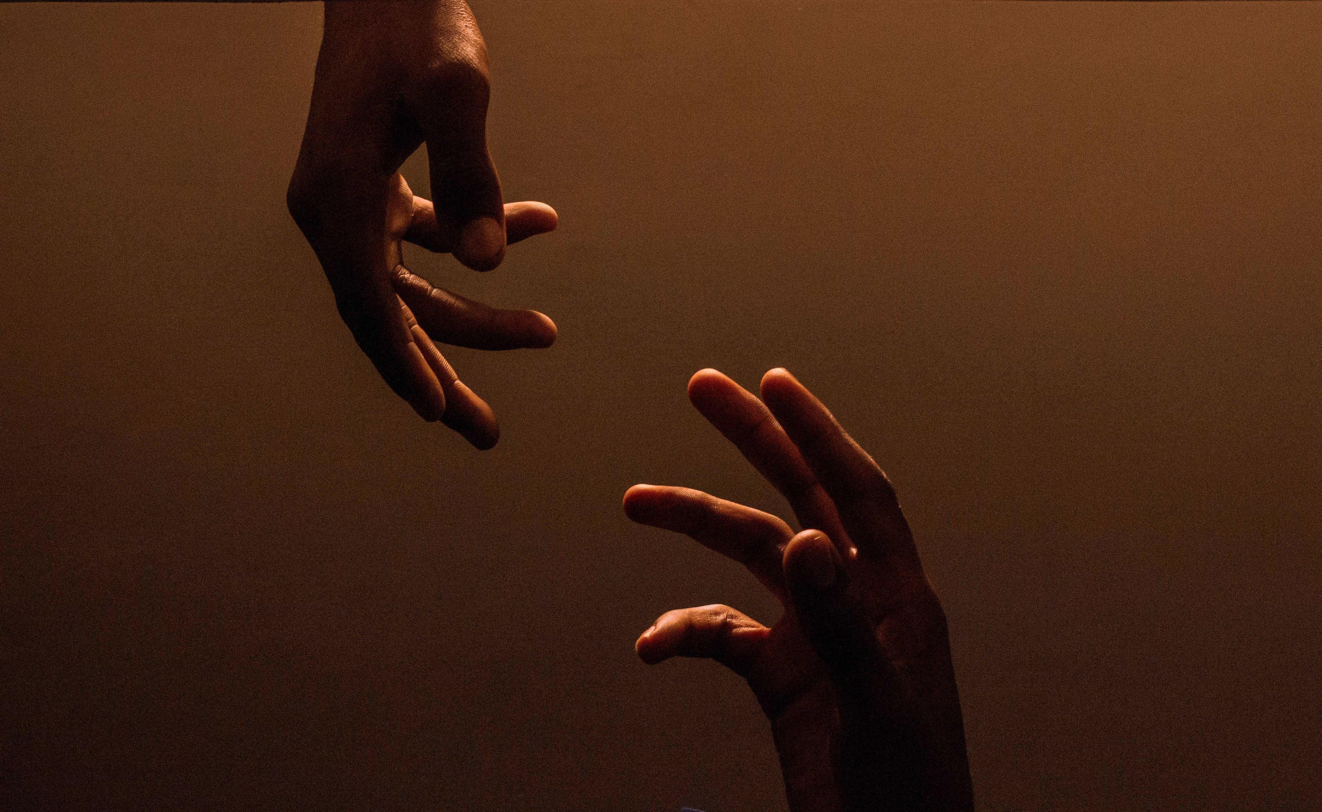 4552x2796 Hands Reaching Out in Dramatic Light · Free