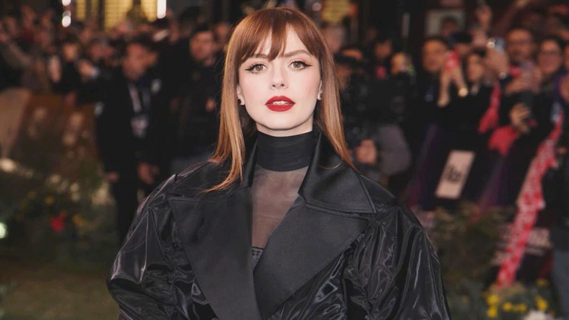 1920x1080 Annalisa è regina della notte a Sanremo 2024: sul green carpet sfila col trench trasparente