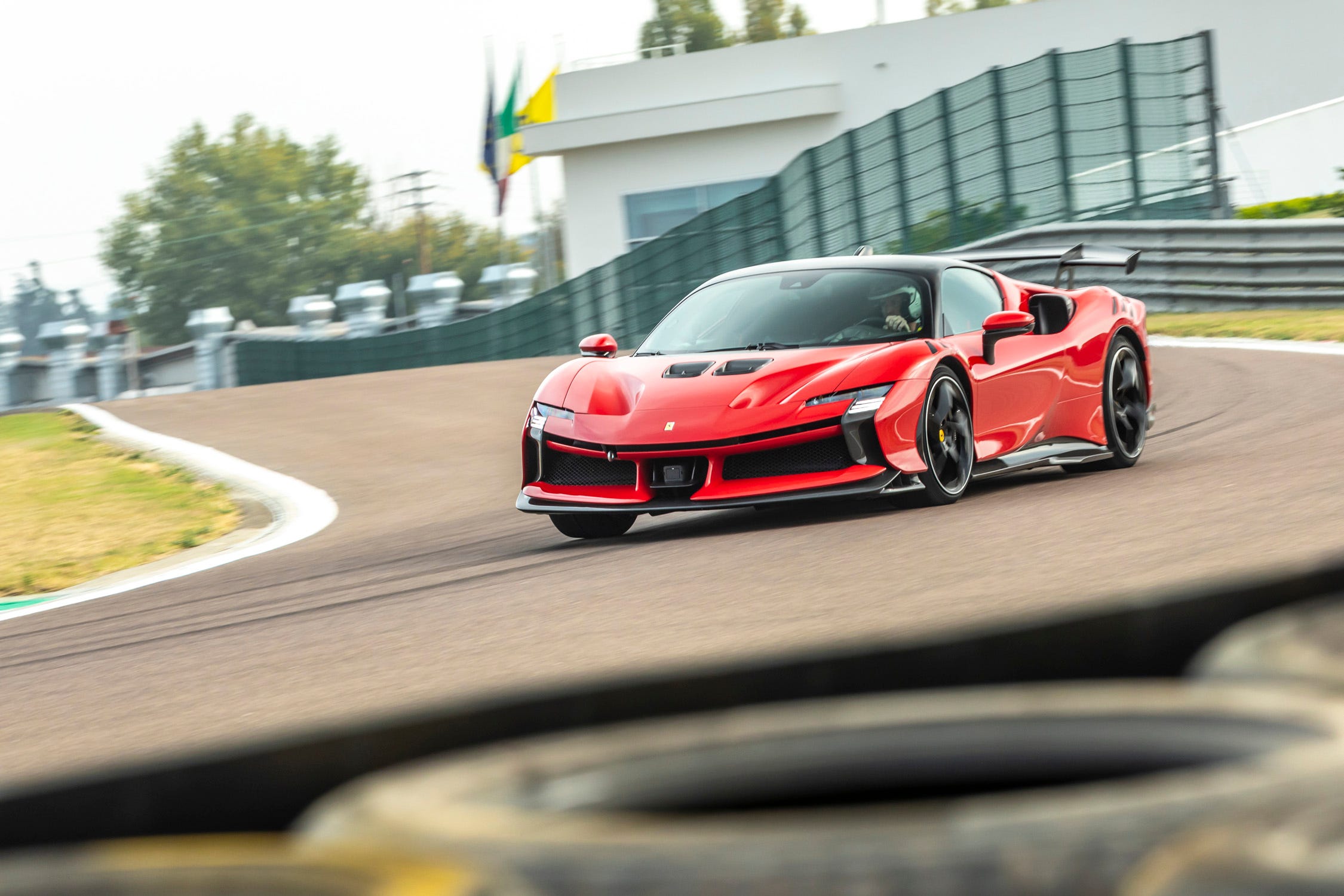 2250x1500 View Photo of the 2024 Ferrari SF90 XX Stradale