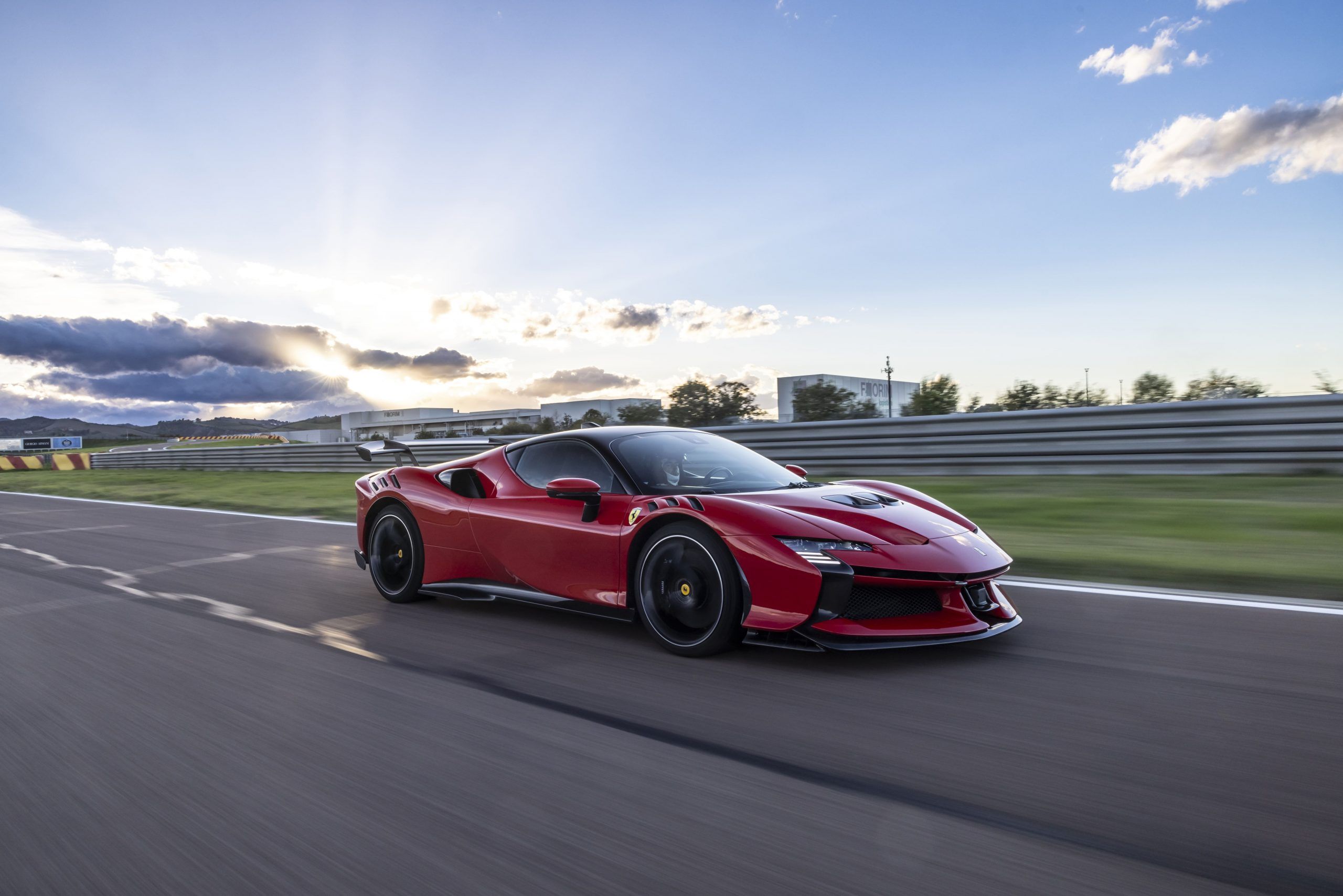 2560x1708 THE FERRARI SF90 XX STRADALE SETS A 1' 17.309” LAP RECORD AT FIORANO FOR A ROAD GOING CAR