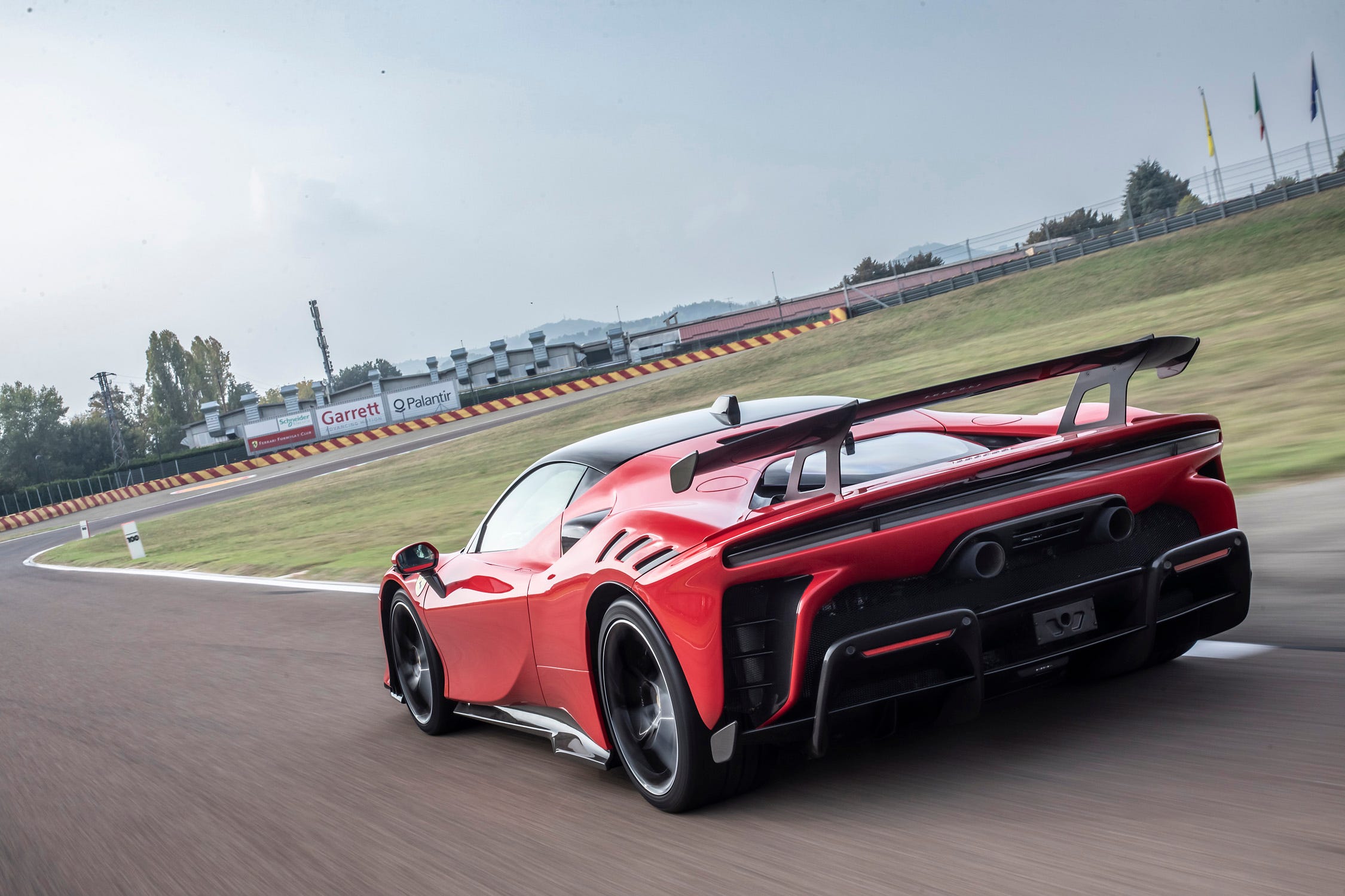 2250x1500 View Photo of the 2024 Ferrari SF90 XX Stradale