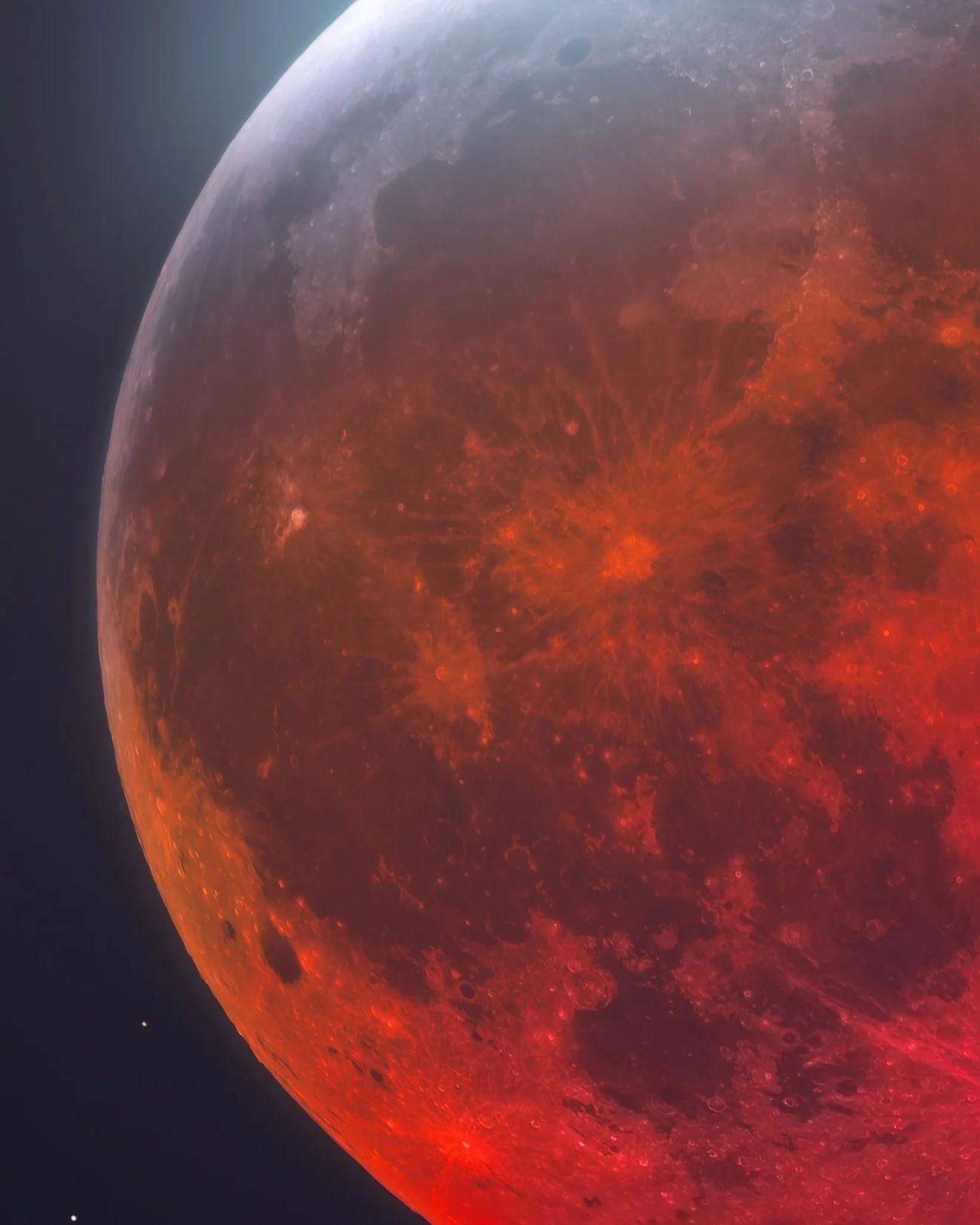 1300x1626 Photographer Captures Amazing Shot of Blood Moon Eclipse From FL Parking Lot