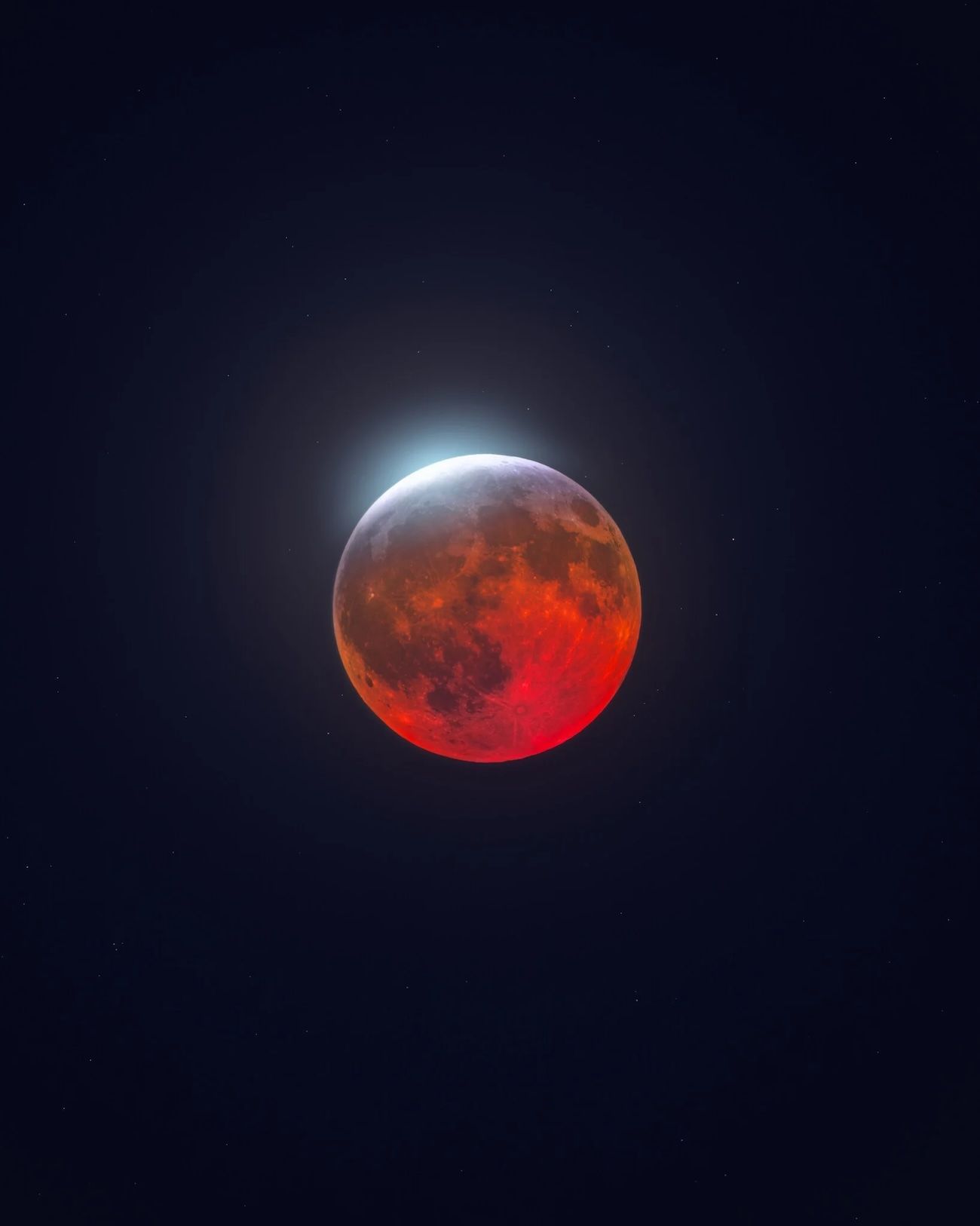 1300x1626 Photographer Captures Amazing Shot of Blood Moon Eclipse From FL Parking Lot