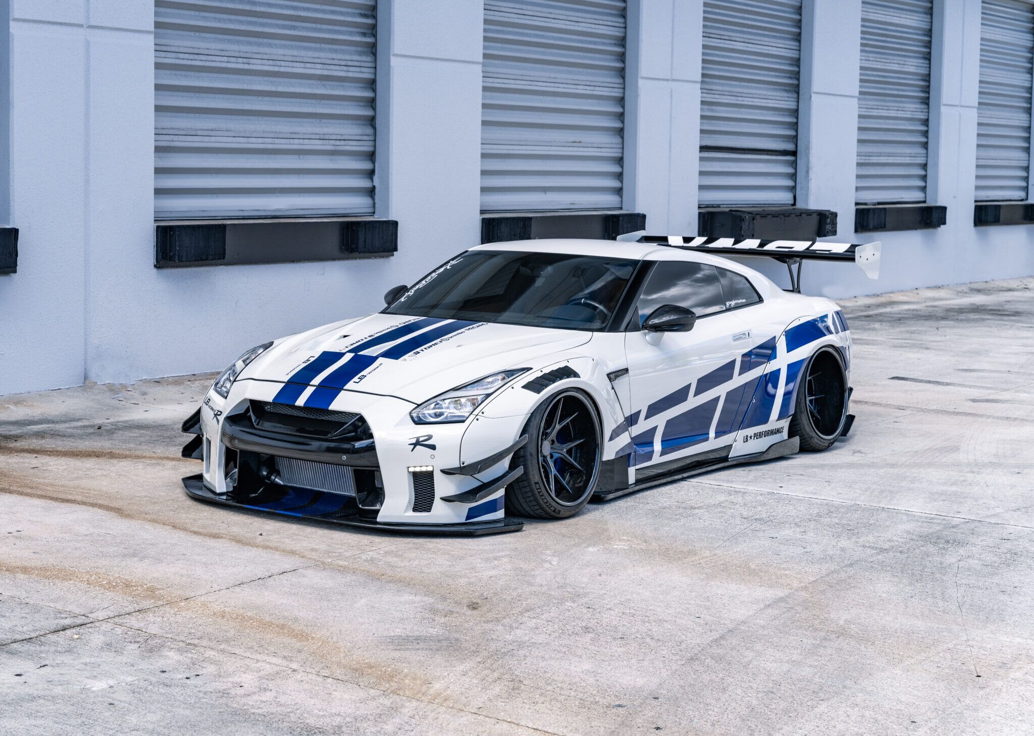 2048x1458 Nissan GT R