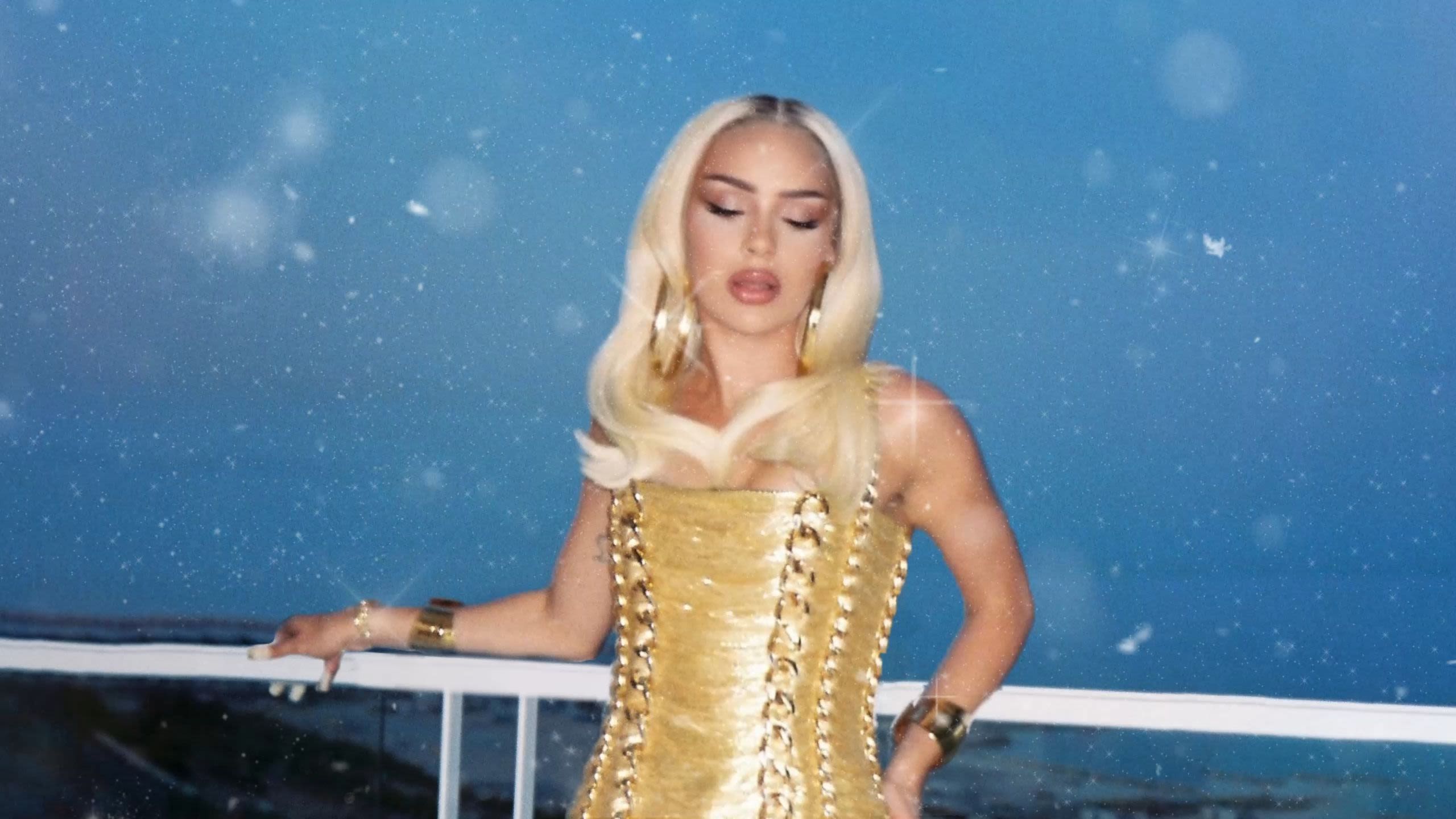 2560x1440 Bad Gyal, referente cultural de la generación Z
