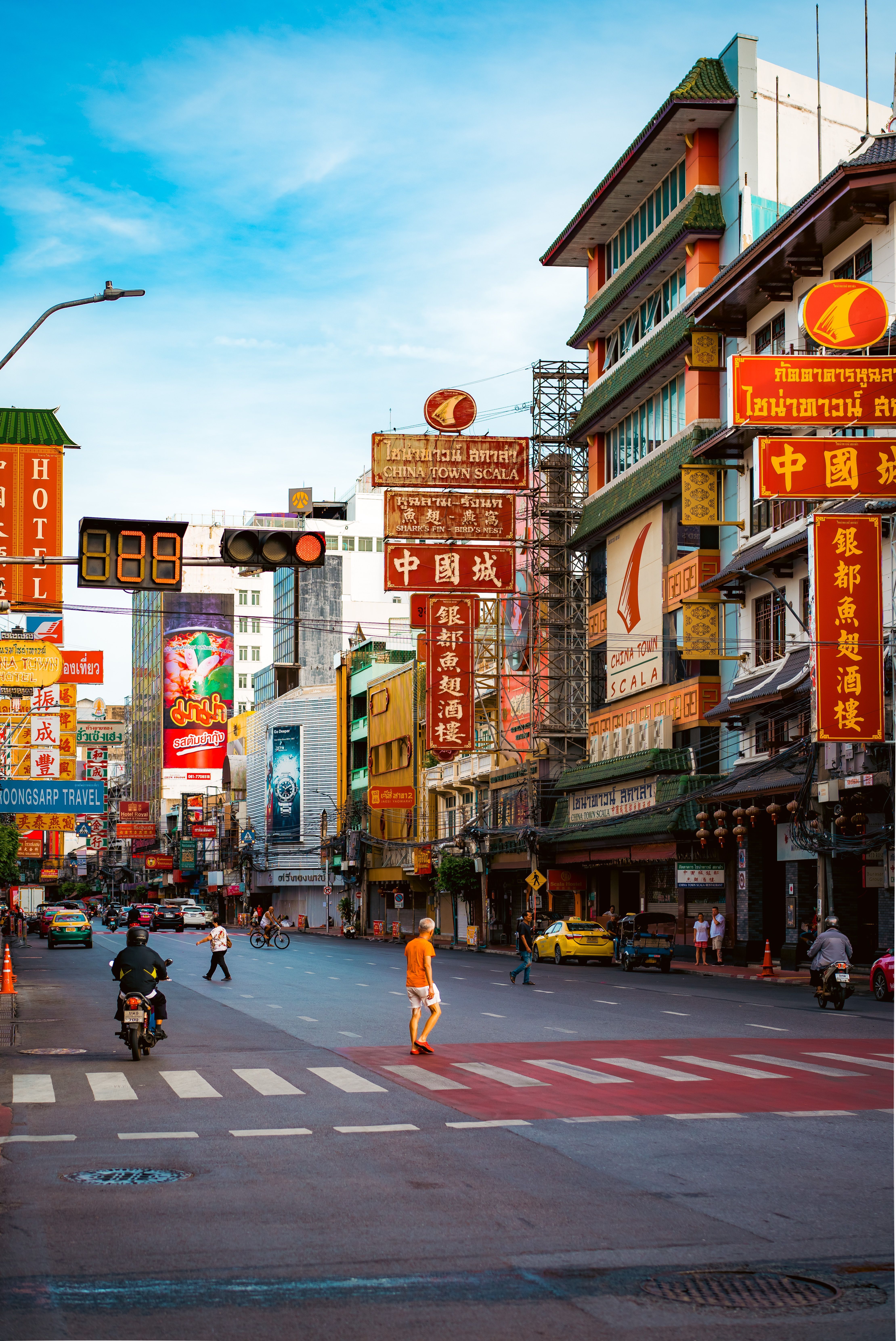 4439x6642 Bustling Street in Chinatown, Bangkok, Thailand · Free