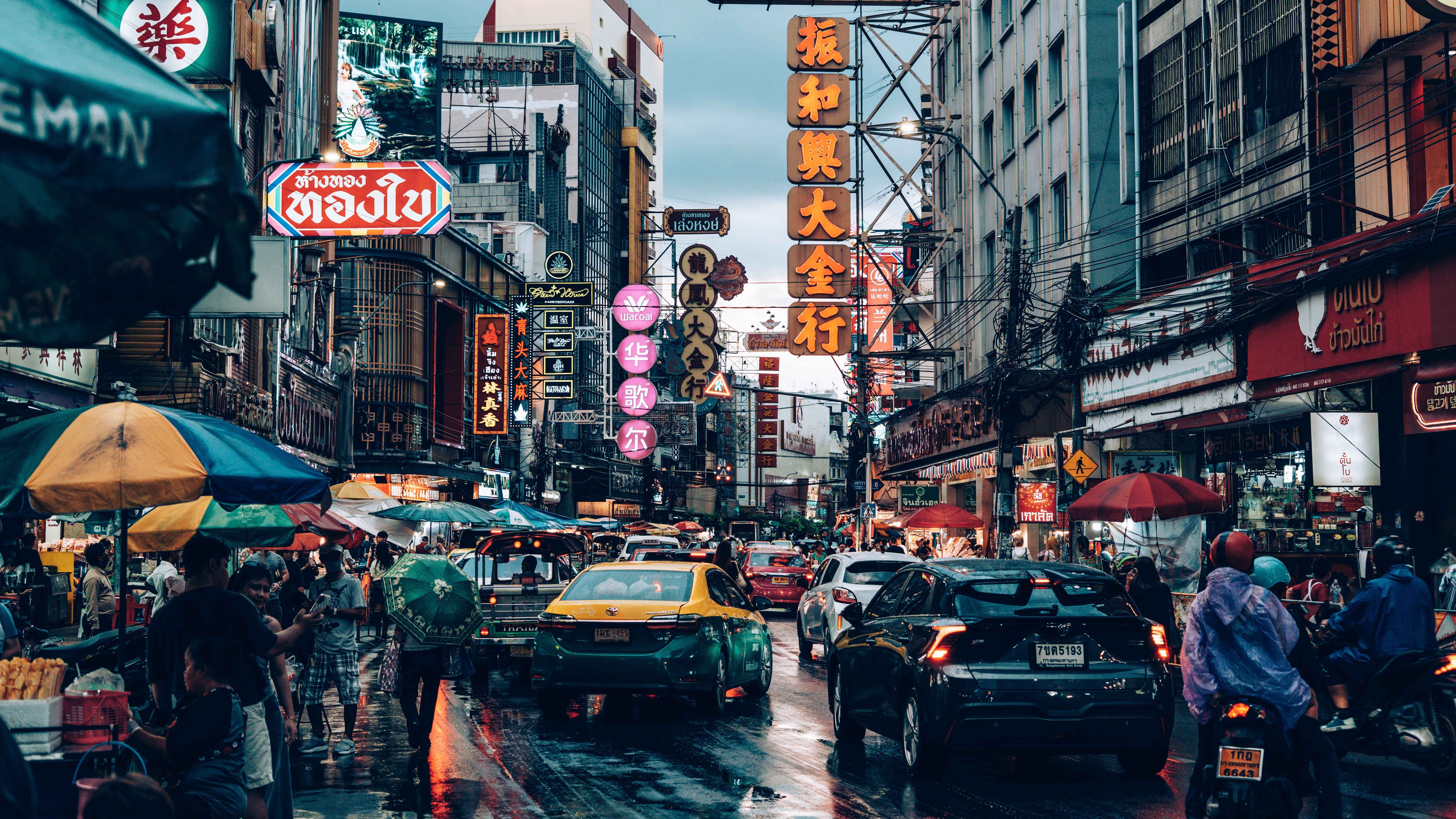 6999x3937 Street in Bangkok · Free