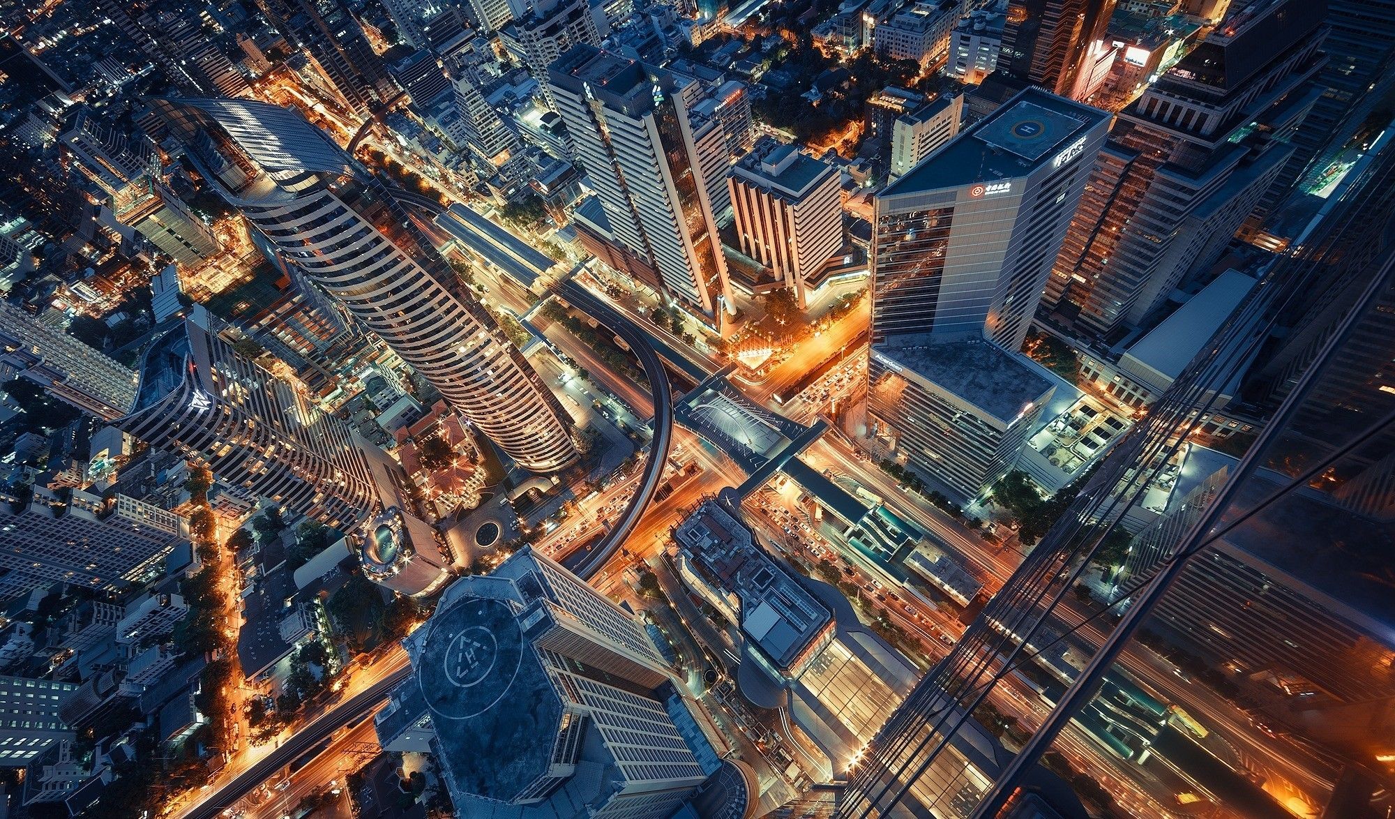 2000x1174 Bangkok Nights: Stunning HD View of Thailand's Urban Pulsex1174
