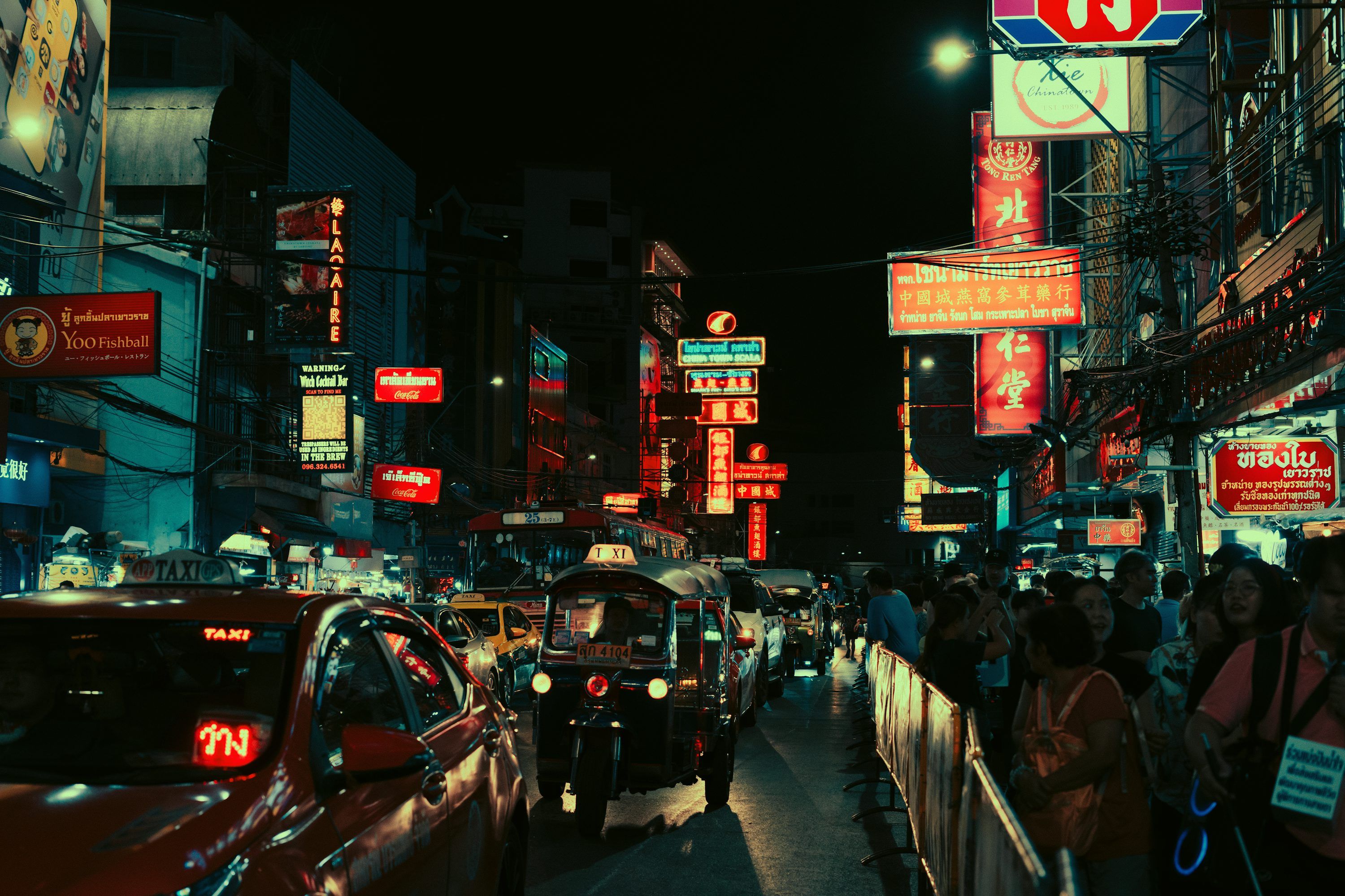 3000x2000 A city street filled with lots of traffic at night