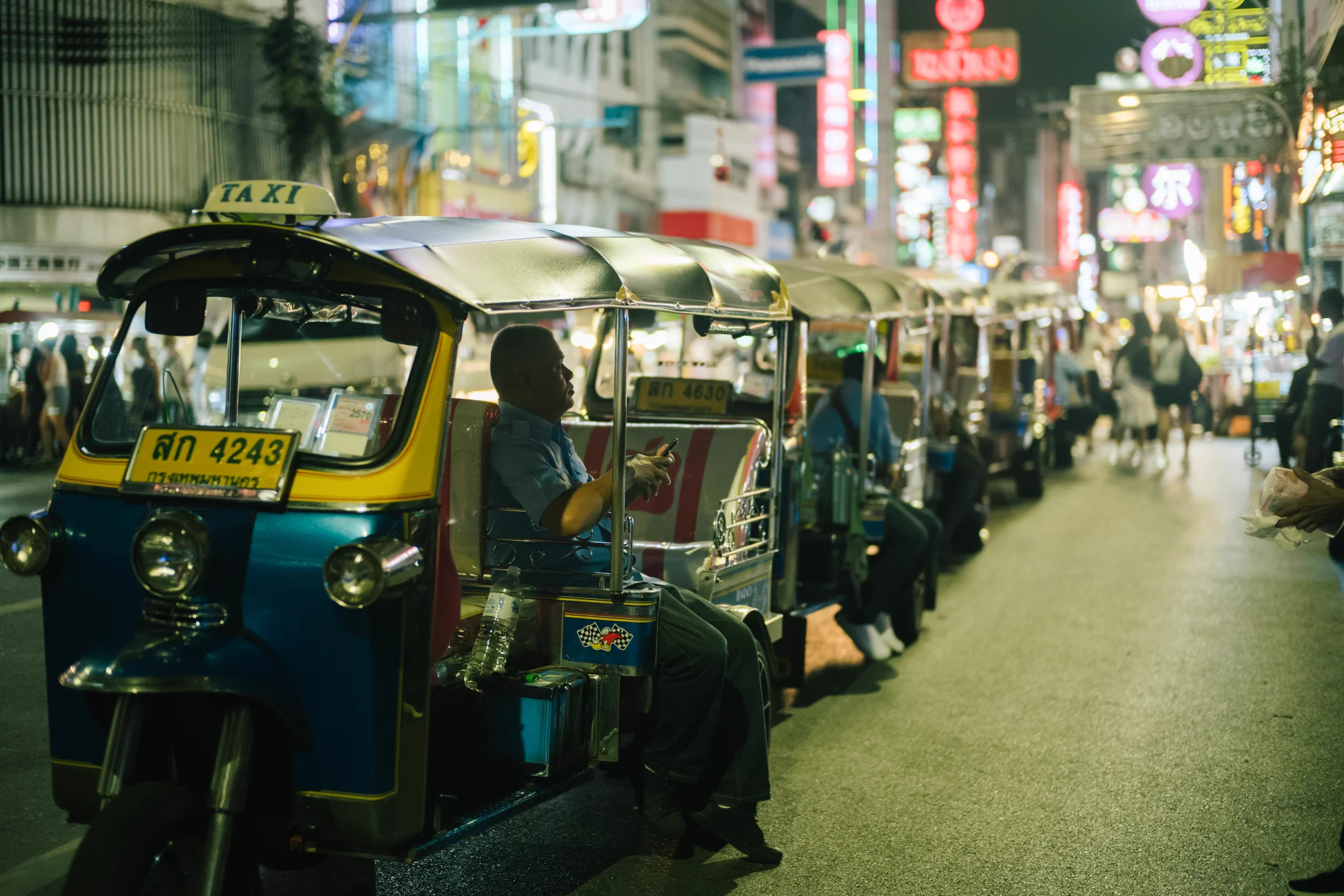 2048x1366 Mikuma on X: Street Photography in Bangkok, Thailand / X