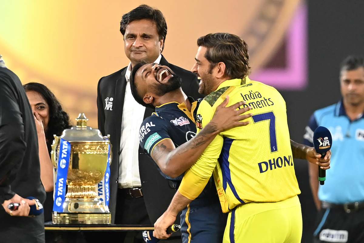 1200x800 Hardik Pandya and MS Dhoni share a laugh