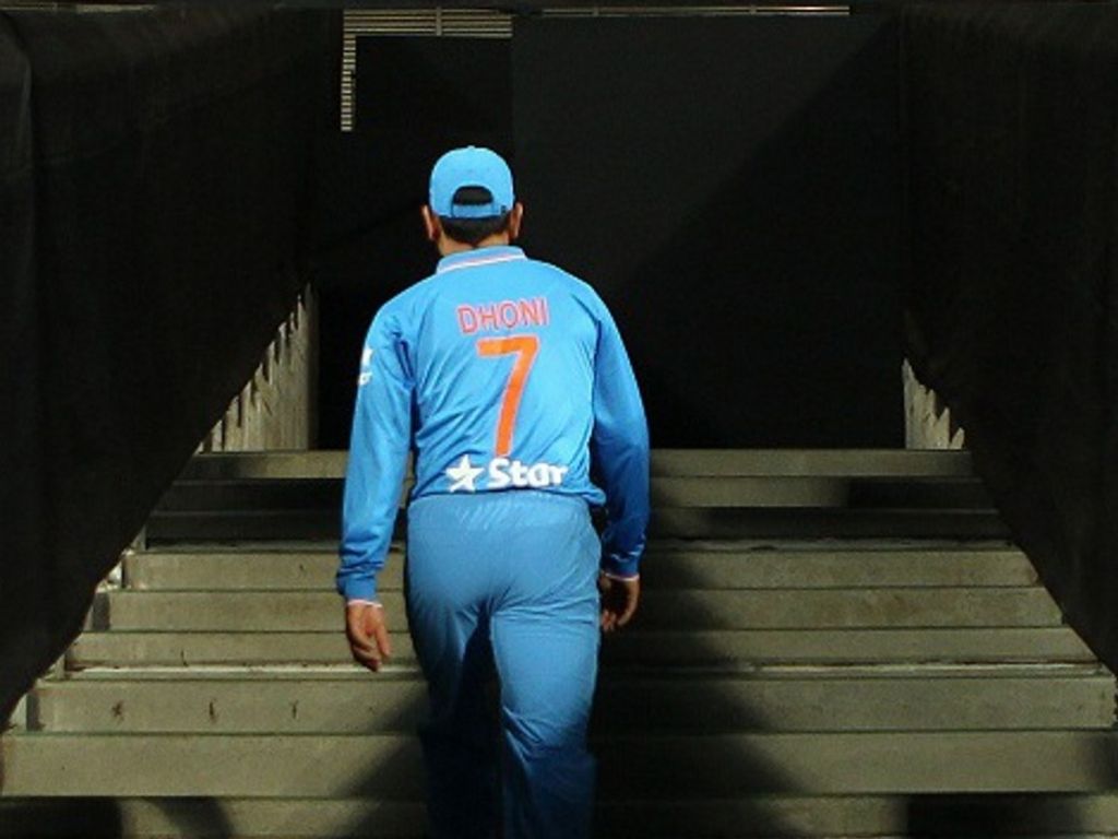 1024x768 Dhoni annoyed by lack of big partnerships