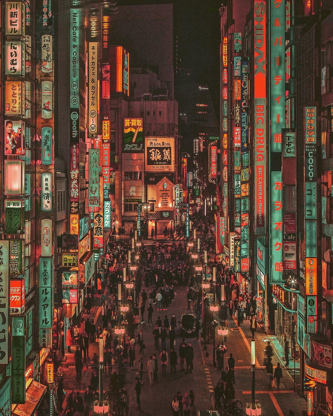 1080x1350 Nightlife in Tokyo's Streets
