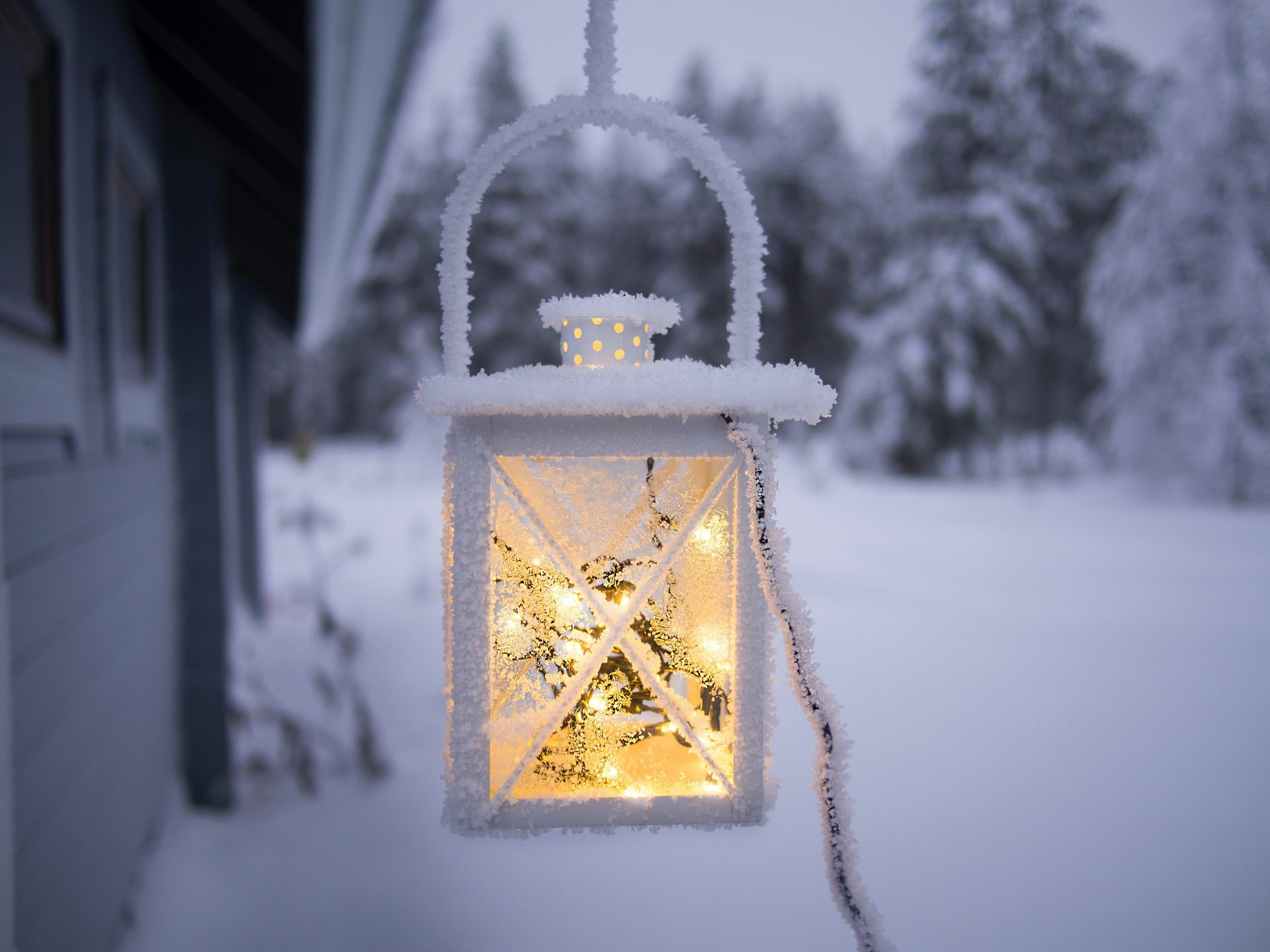 2560x1920 Cozy Lamp in Snow Wallpaper Definition, High Resolution HD Wallpaper : High Definition, High Resolution HD Wallpaper