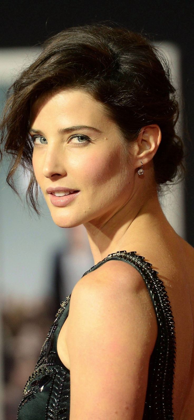 736x1593 Cobie Smulders, turning back, 720x1280 wallpaper. Robin scherbatsky wallpaper, Cobie smulders jack reacher, Cobie smulders aesthetic