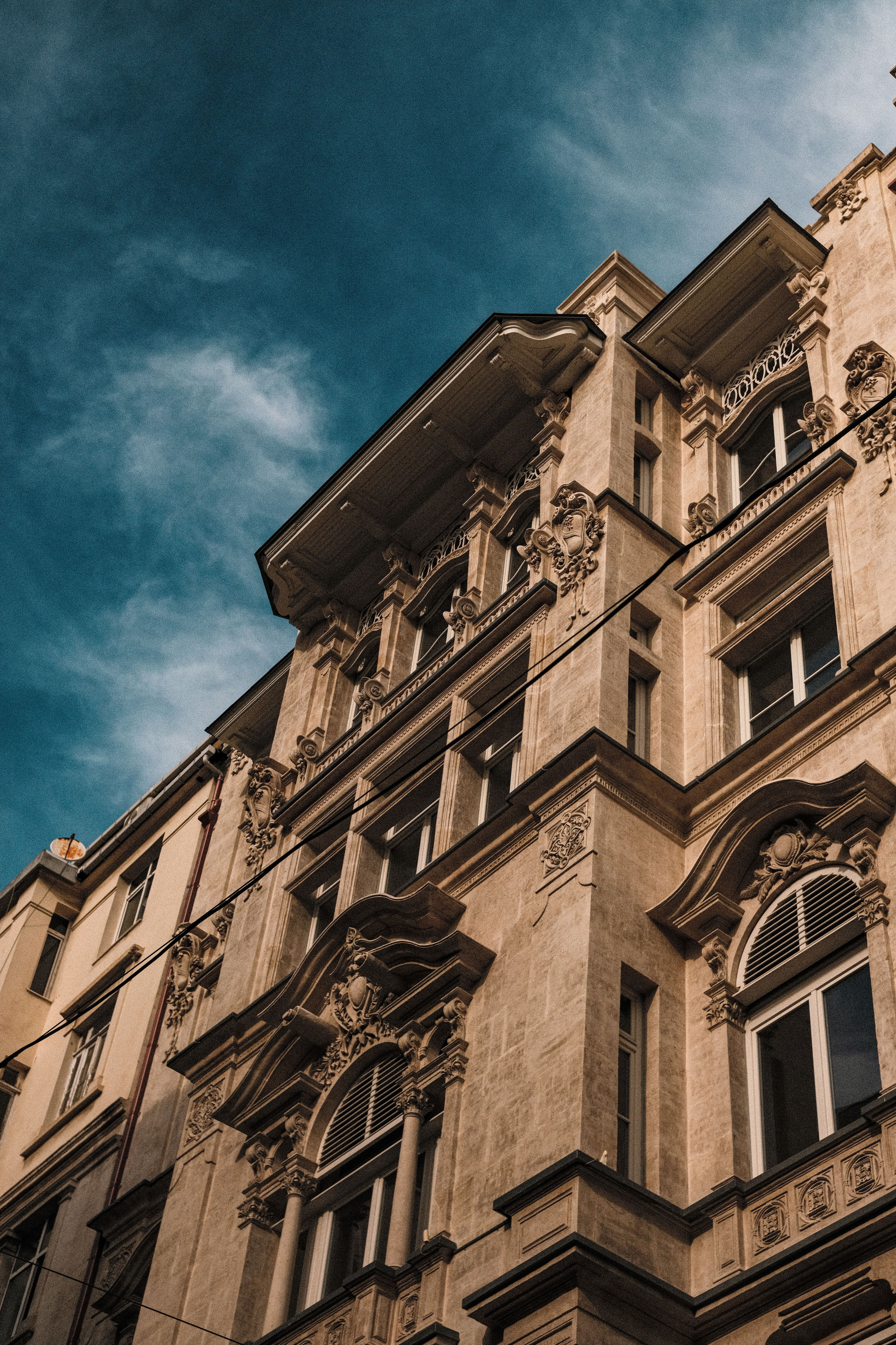 4480x6720 Wall of Vintage Building · Free