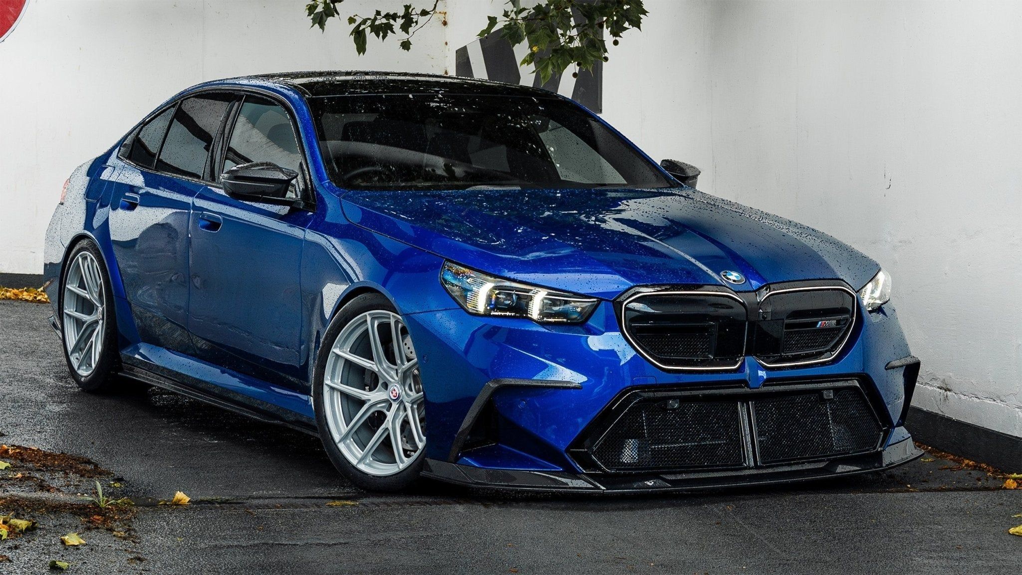 2048x1152 BMW G90 M5 Modified