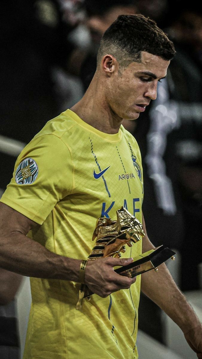 675x1200 Cristiano Ronaldo With First Al Nassr Trophy Wallpaper HD