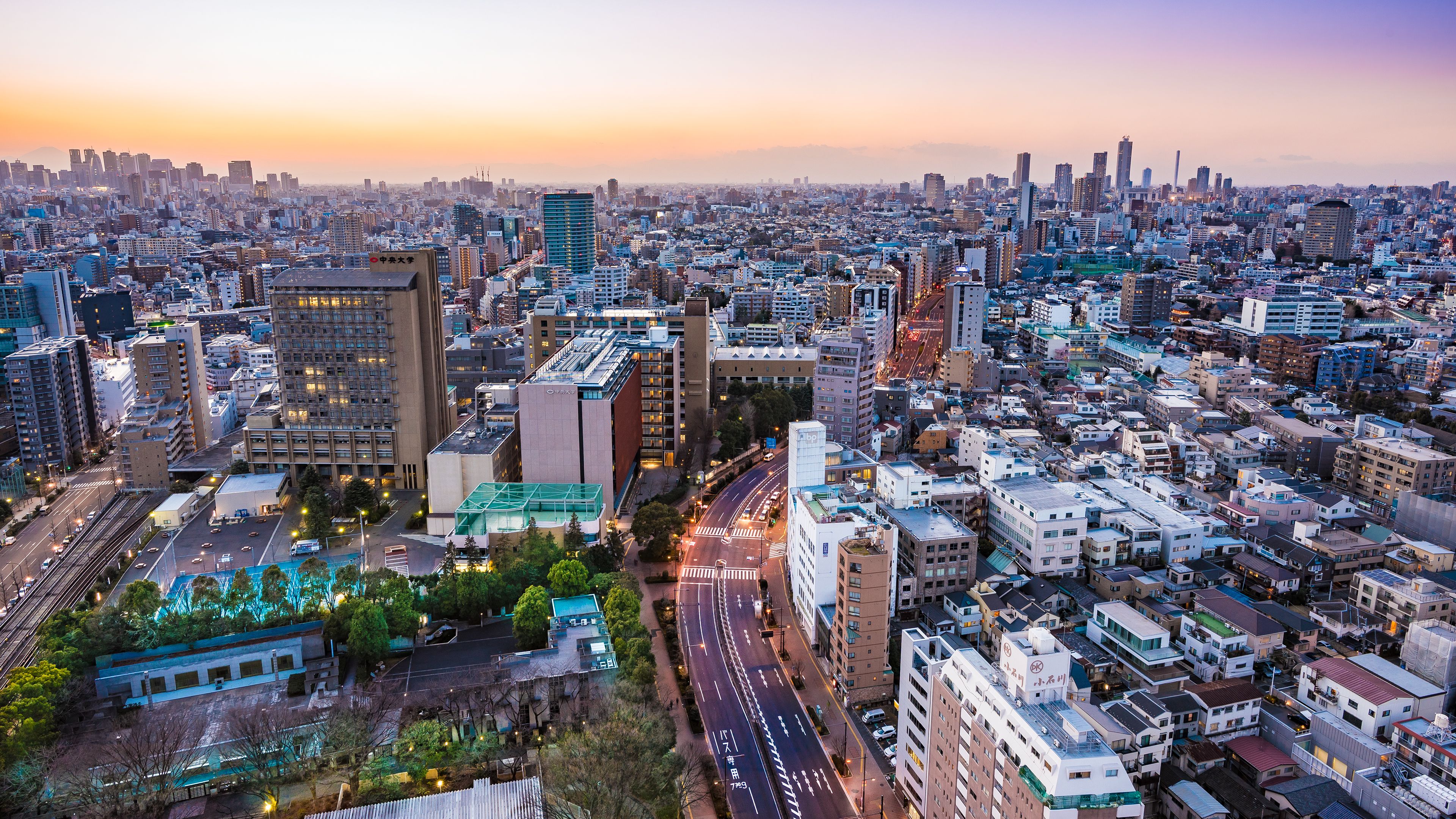3840x2160 Tokyo Skyline at Dawn