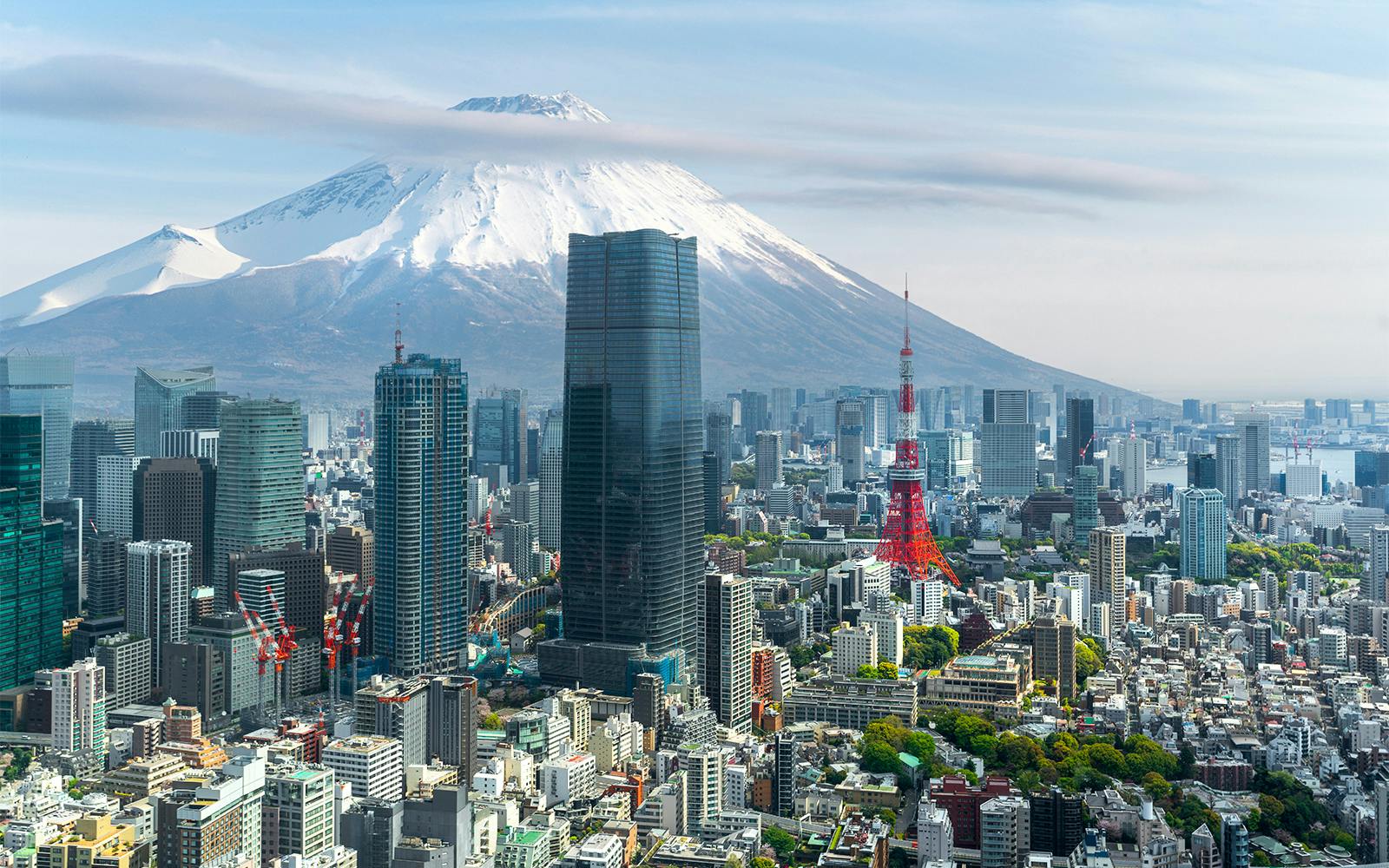 1600x1000 Tokyo Tower Awaits: Explore Japan's Towering Wonder!