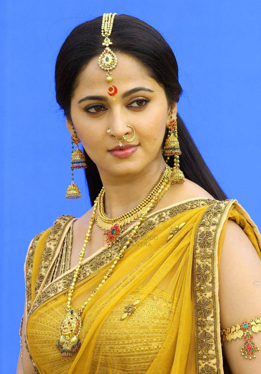 1024x1468 Download South Heroine Anushka Shetty Wallpaper