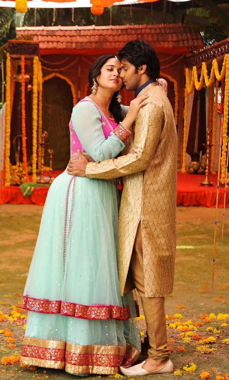 736x1217 Anushka shetty, anushka latest image, Picture, anushka shetty smile, anushka shetty gallery, anushka shetty photo stills