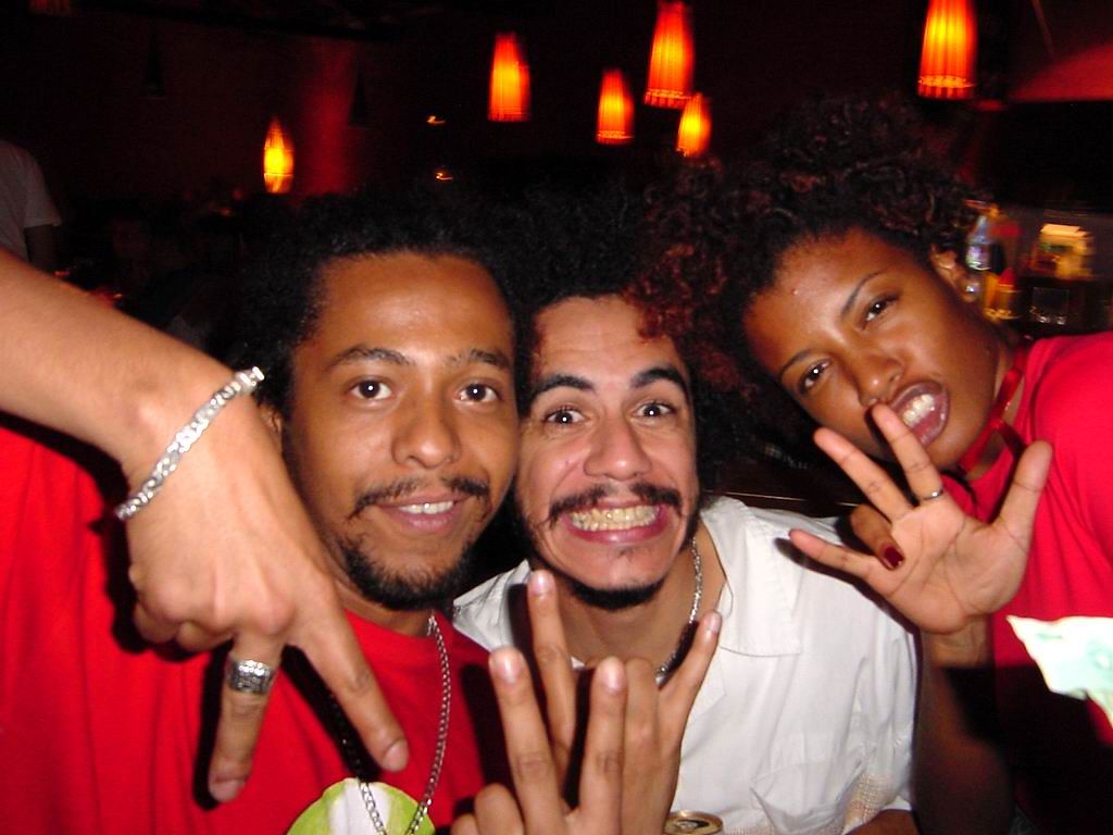 1024x768 BLACK ALIEN D2 LI. Brazilia musician