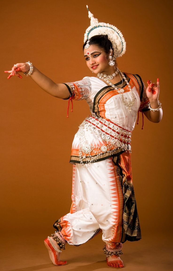 736x1151 Odissi. Footwork