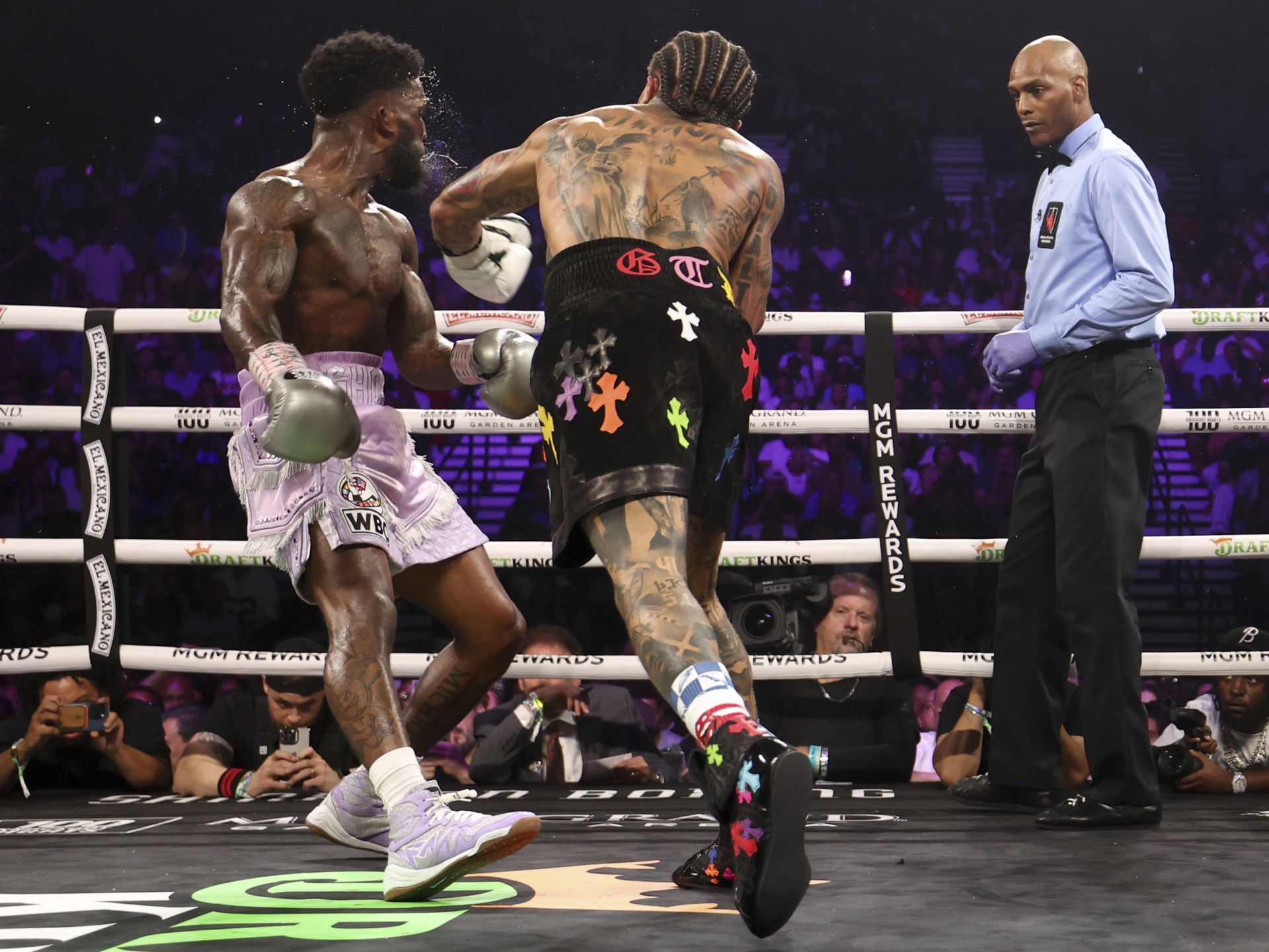 1920x1440 Gervonta Davis vs Frank Martin LIVE RESULTS: Latest as Tank KO's challenger with brutal left hand
