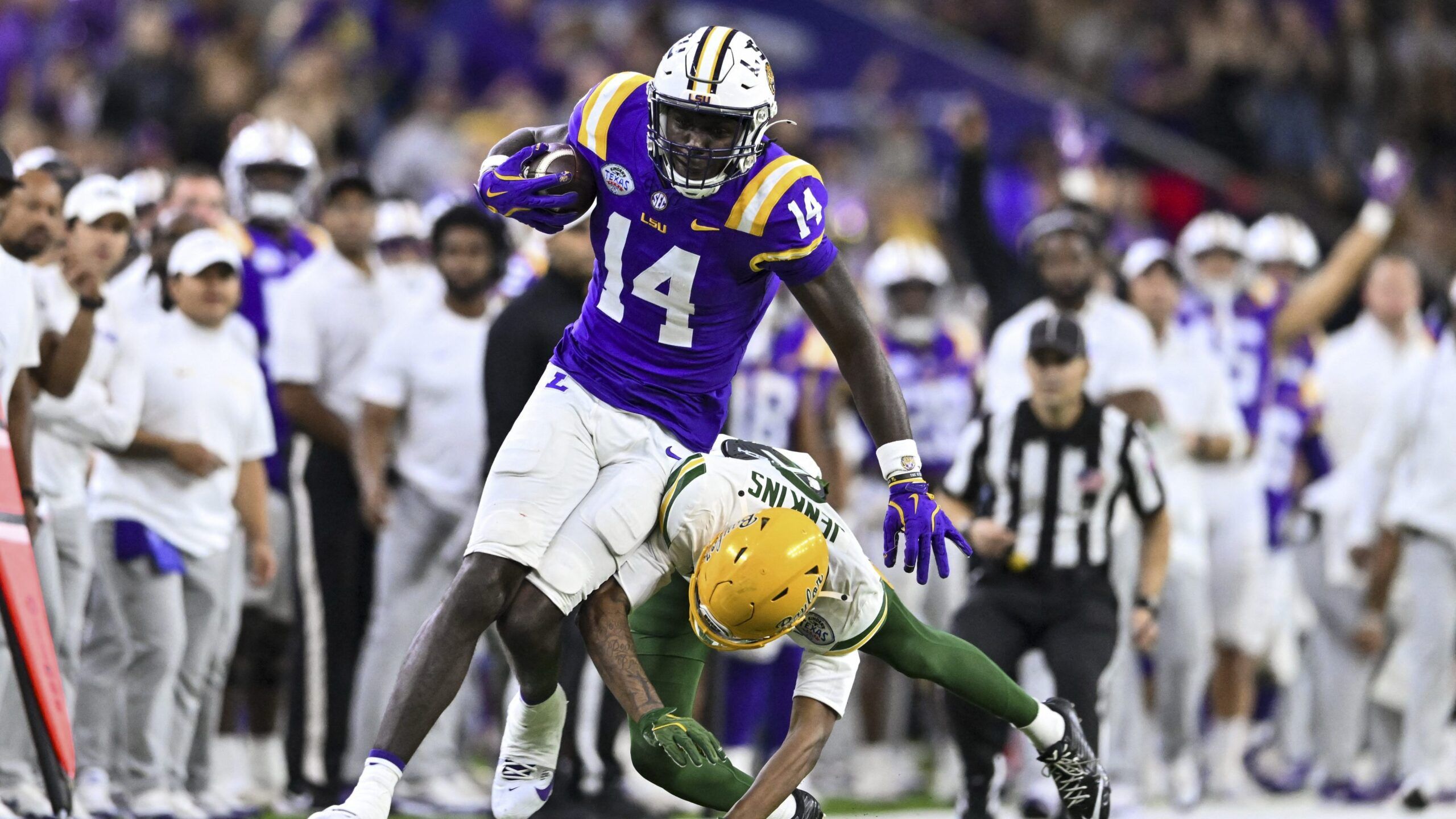 2560x1440 Trey'Dez Green's odds to win Mackey Award