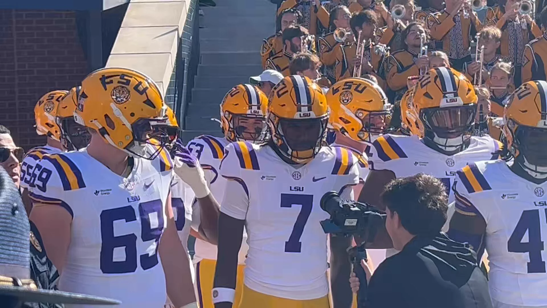 1920x1080 Trey’Dez Green Dressed Out And Onto The Jordan Stadium Field With #LSU