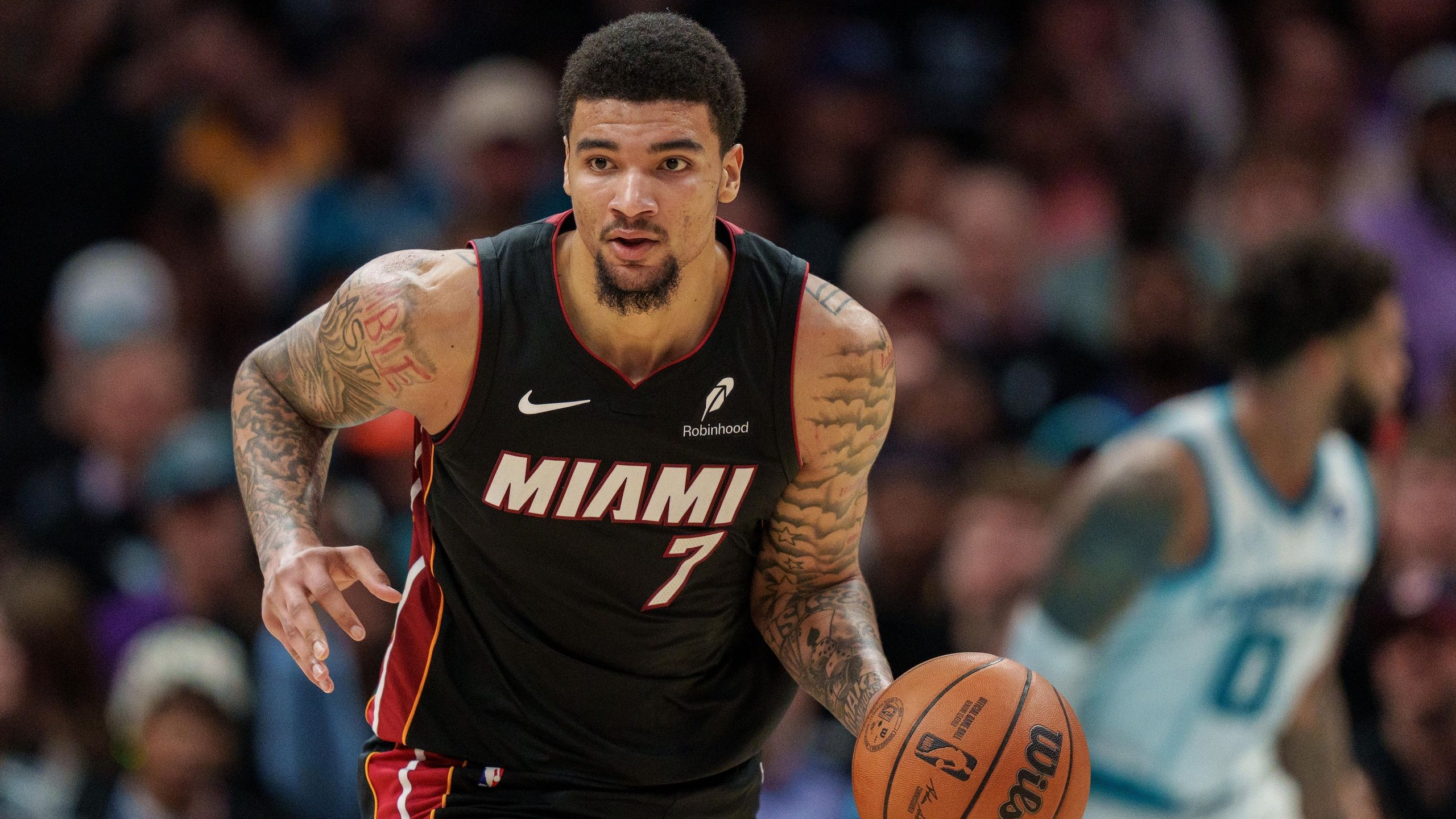 2560x1440 New Lakers Rumors on Kel'el Ware Trade Pursuit Before Giannis Deal Between Bucks, Heat