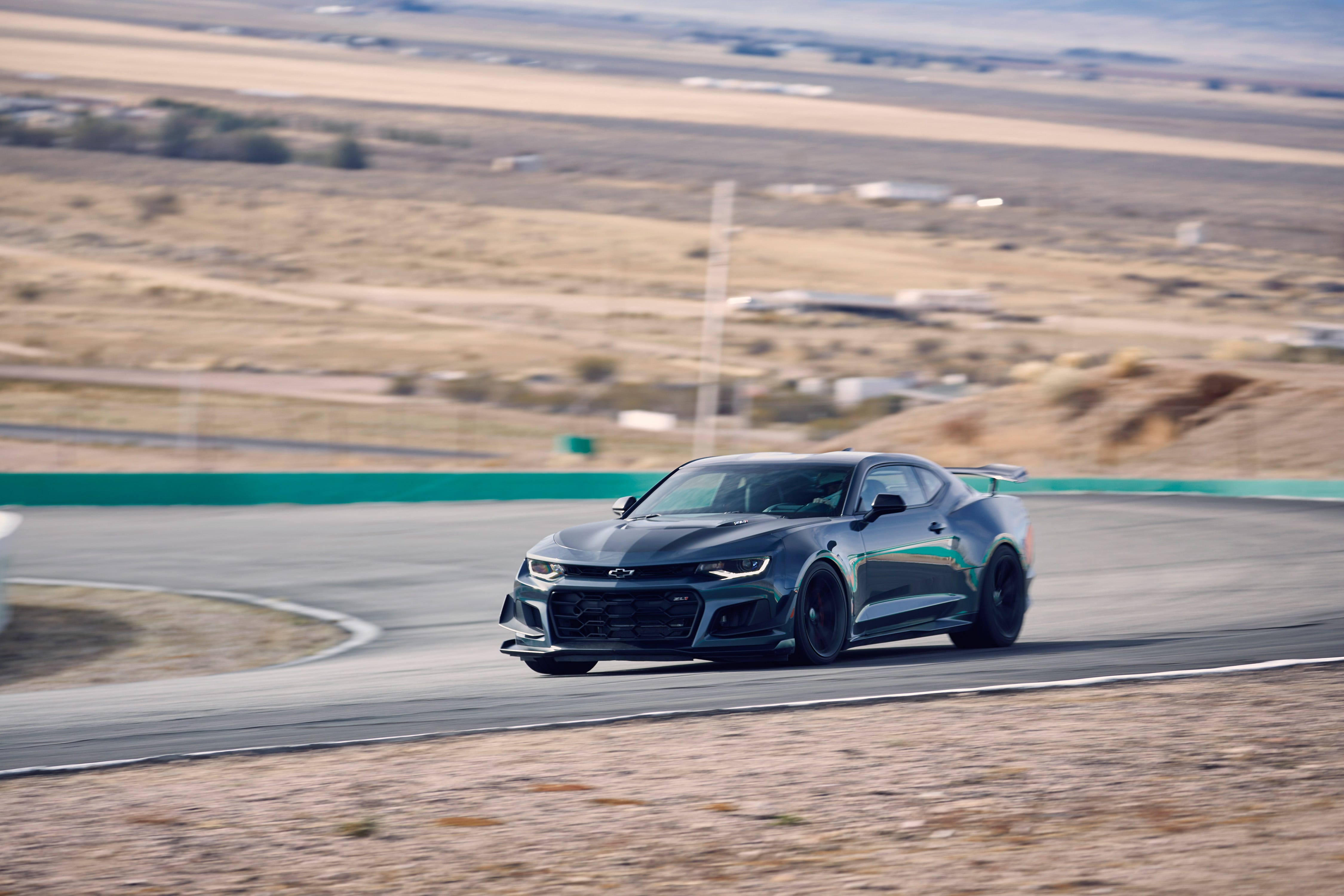 4500x3000 Ford Mustang Shelby GT500 vs. 2019 Chevy Camaro ZL1 1LE Photo