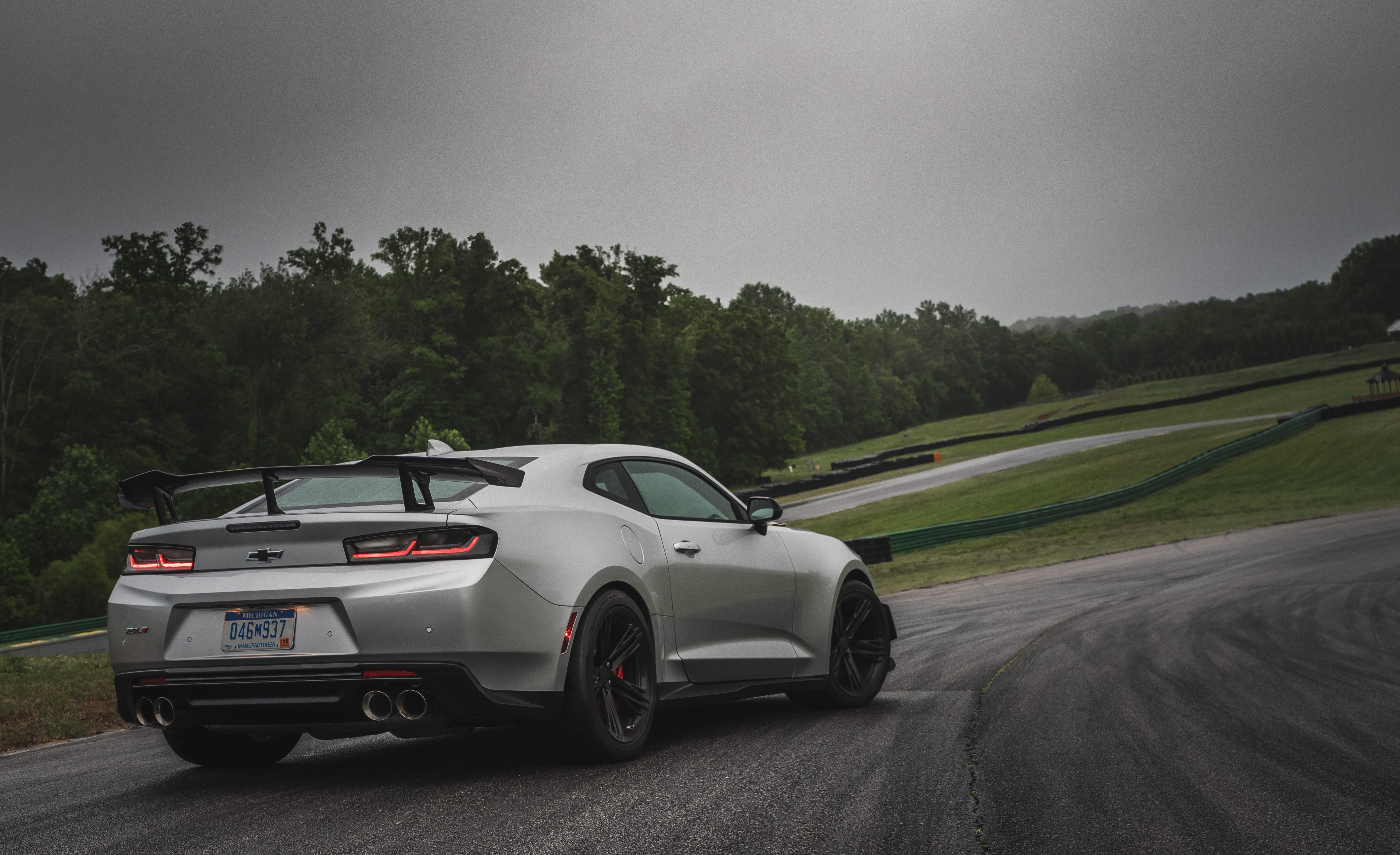 6434x3932 What Sets the Chevrolet Camaro ZL1 1LE Apart from