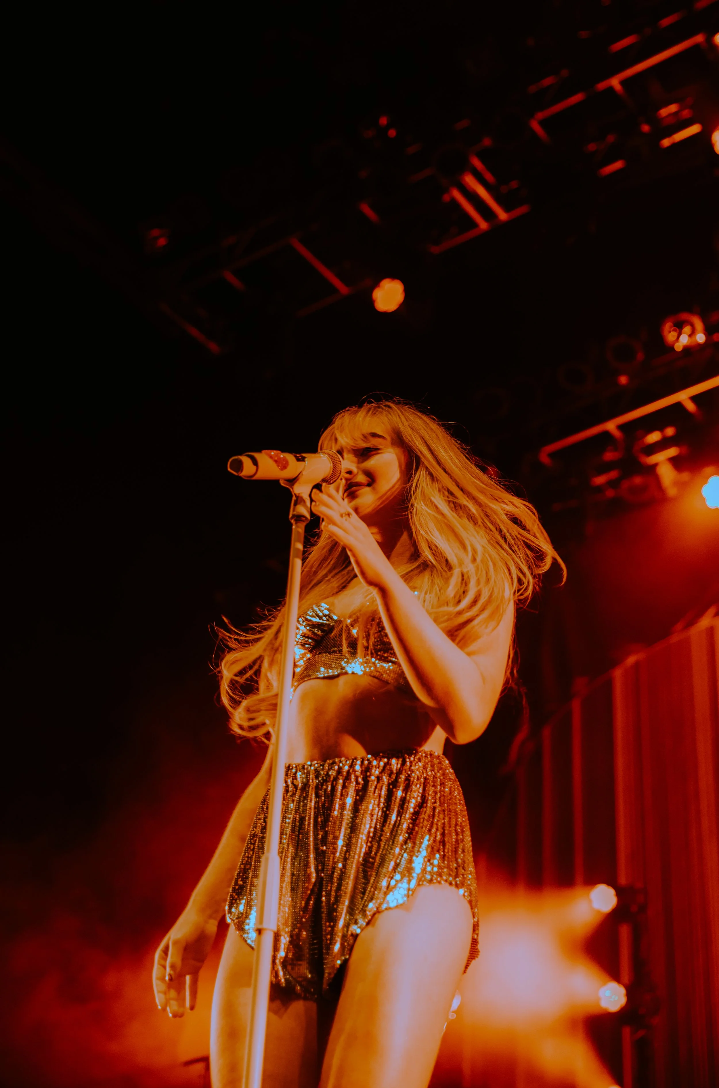 2500x3783 Sabrina Carpenter Closes the Emails I Can't Send Tour in Orlando