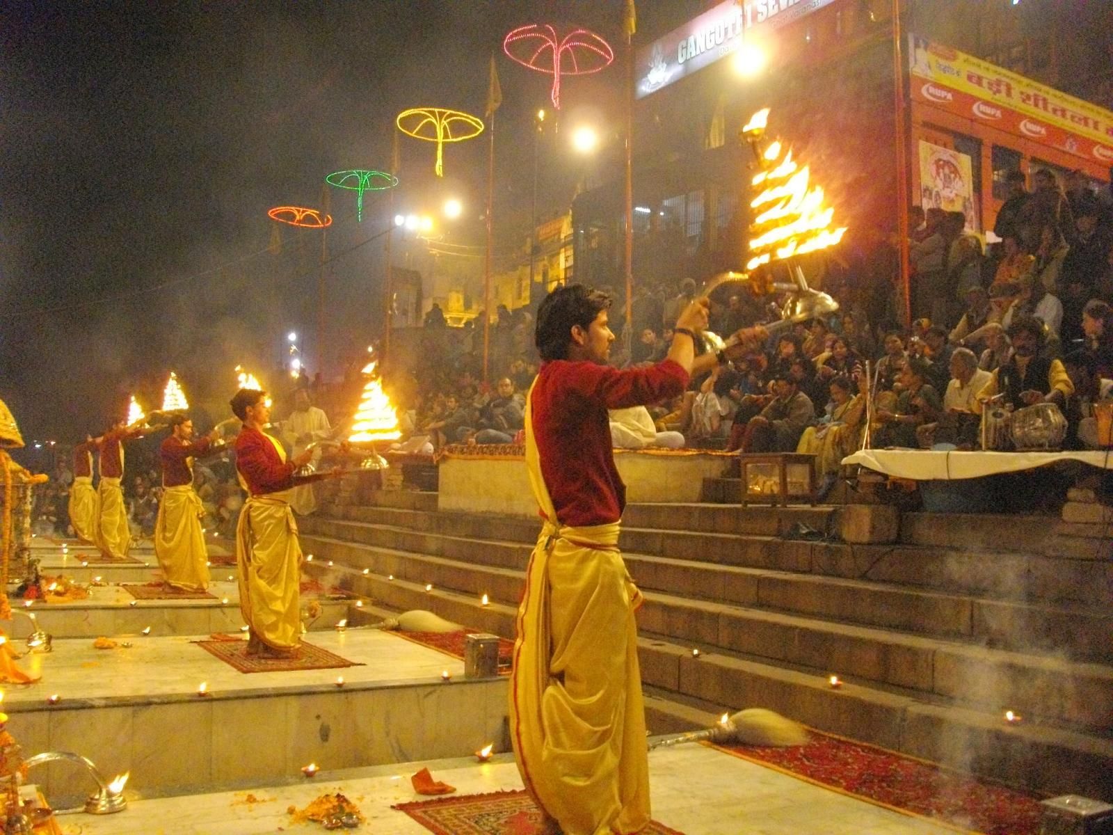 1600x1200 Evening Ganga Aarti, at Dashashwamedh ghat