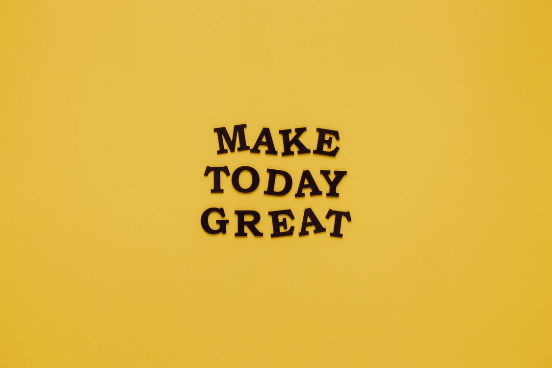 1125x750 Motivational Quote on Yellow Background · Free
