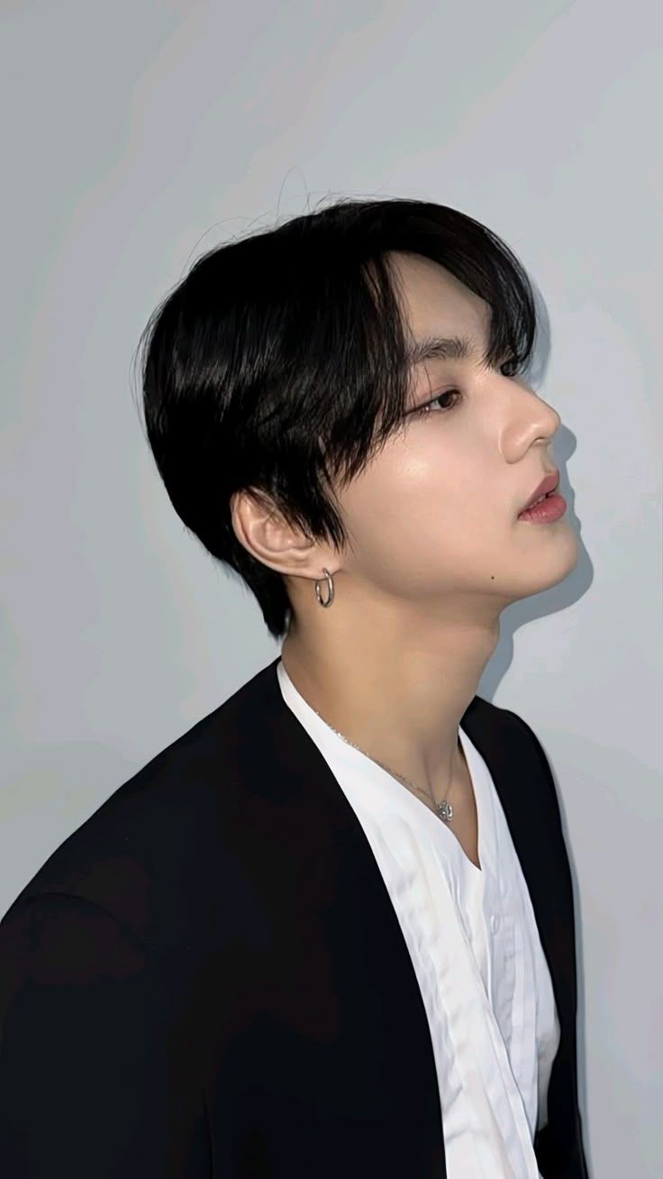 736x1308 Jungwon. Jungwon wallpaper lockscreen boyfriend, Love jungwon, Yang jungwon wallpaper