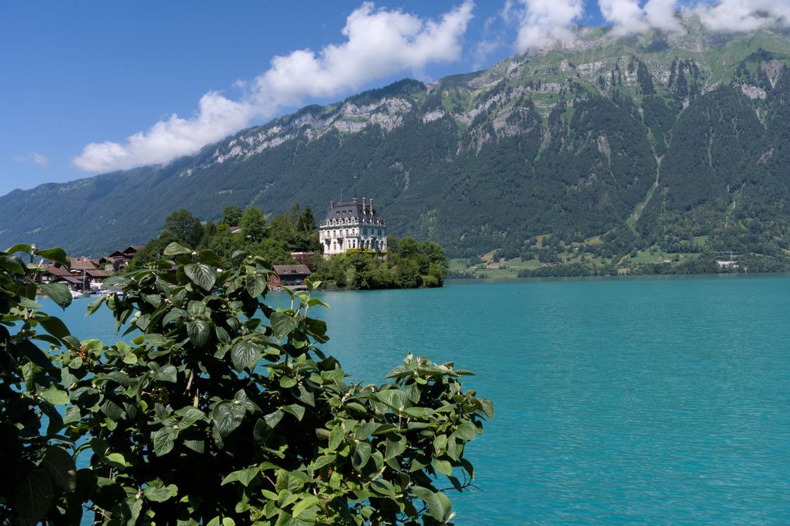 1126x750 Lake Brienz in Alps, Switzerland · Free
