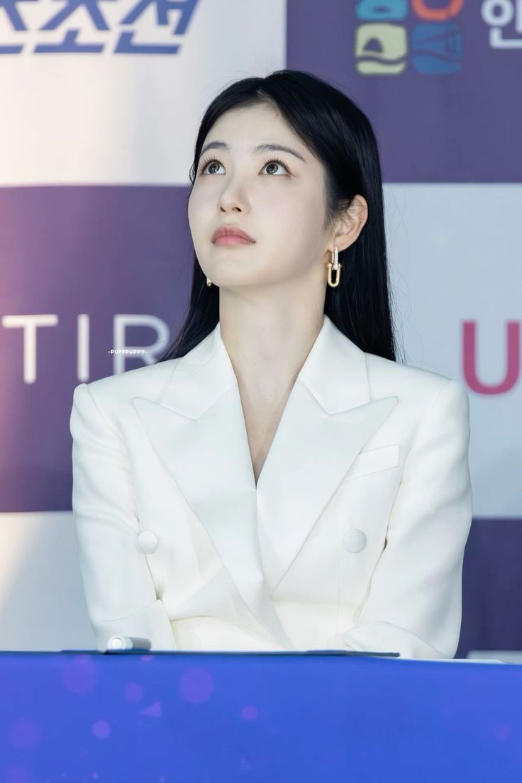 736x1104 Shin yeeun